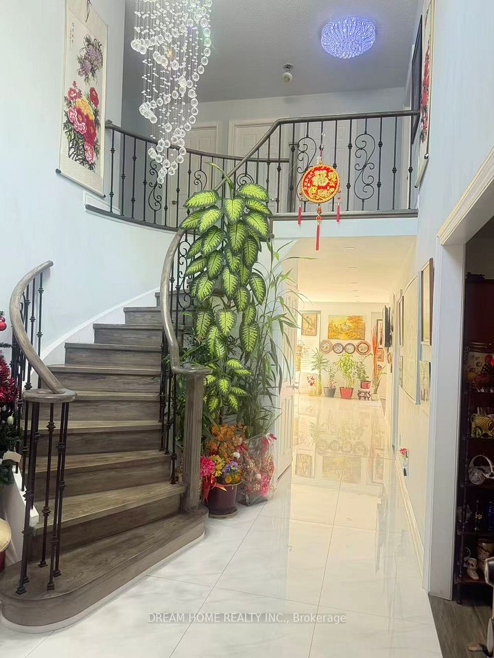 16 Brooklyn Crescent, Markham, On L3p 7b9