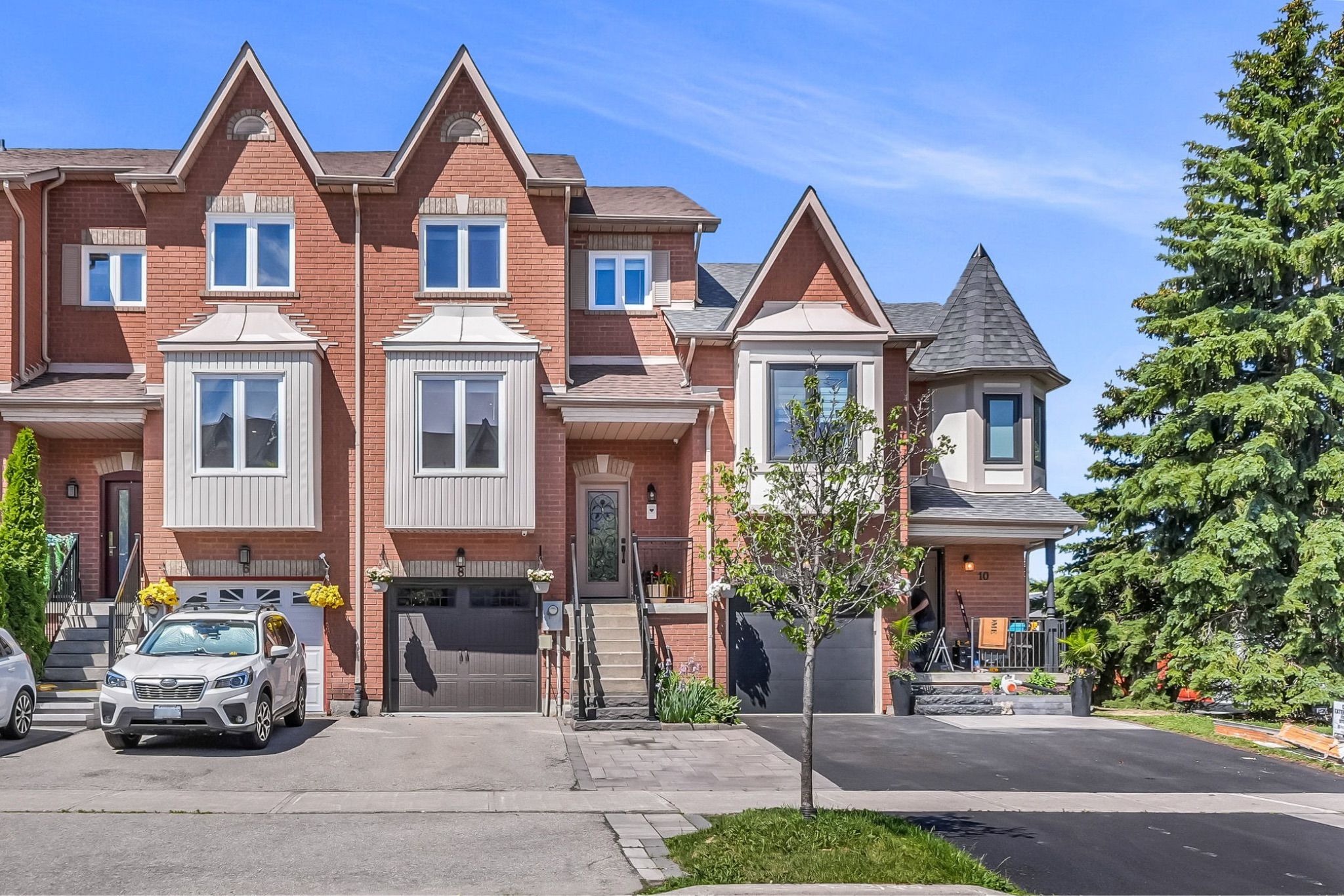 8 Prestwick Avenue, Vaughan, On L6a 2b6