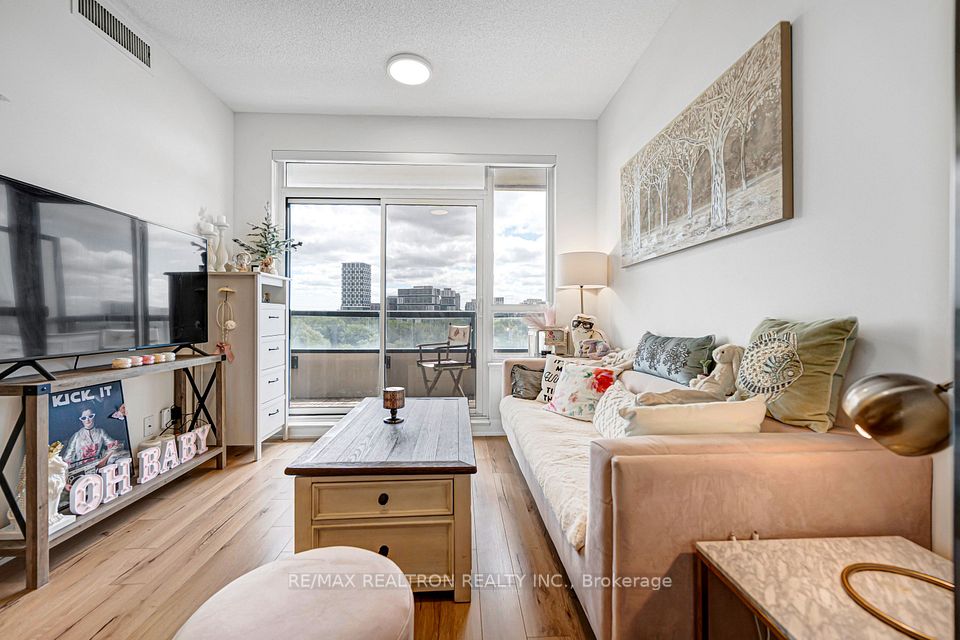 15 Water Walk Drive 715, Markham, On L6g 0g2