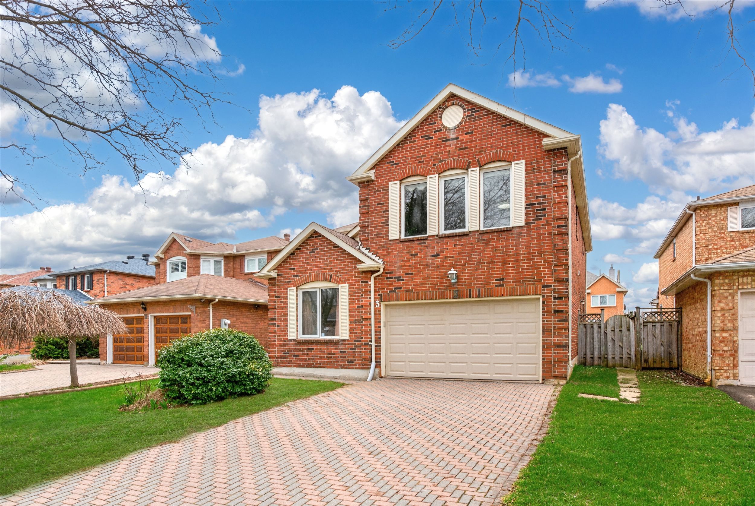 3 Lancashire Road, Markham, On L3r 8k9