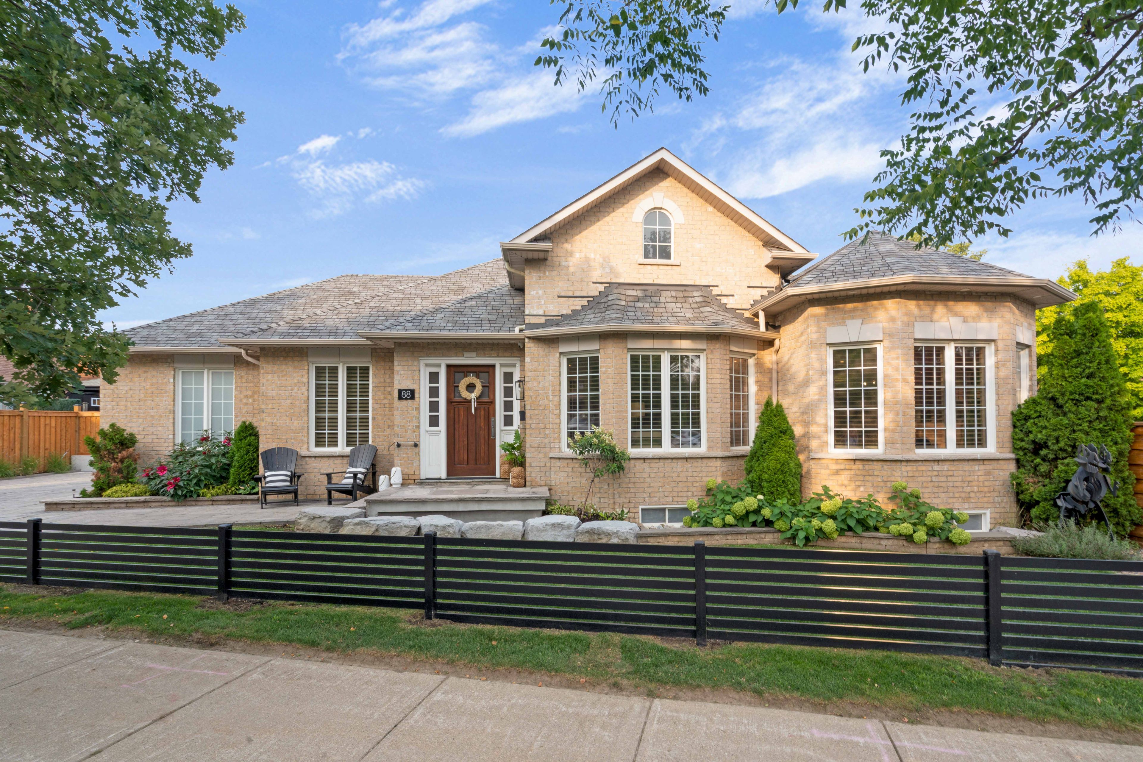 88 Brougham Drive, Vaughan, On L4l 3c4