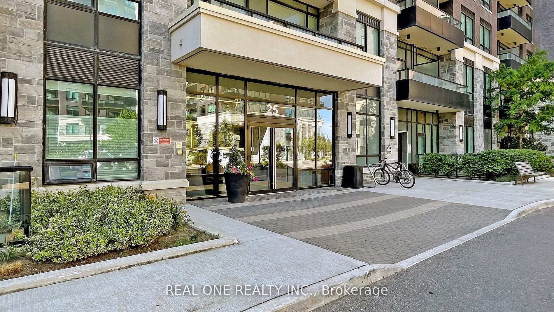 25 Water Walk Drive Rg22, Markham, On L6g 0g3