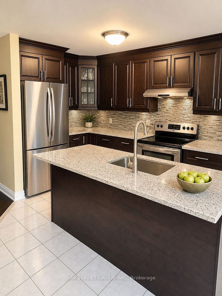 19 Casabel Drive Upper, Vaughan, On L6a 3m5