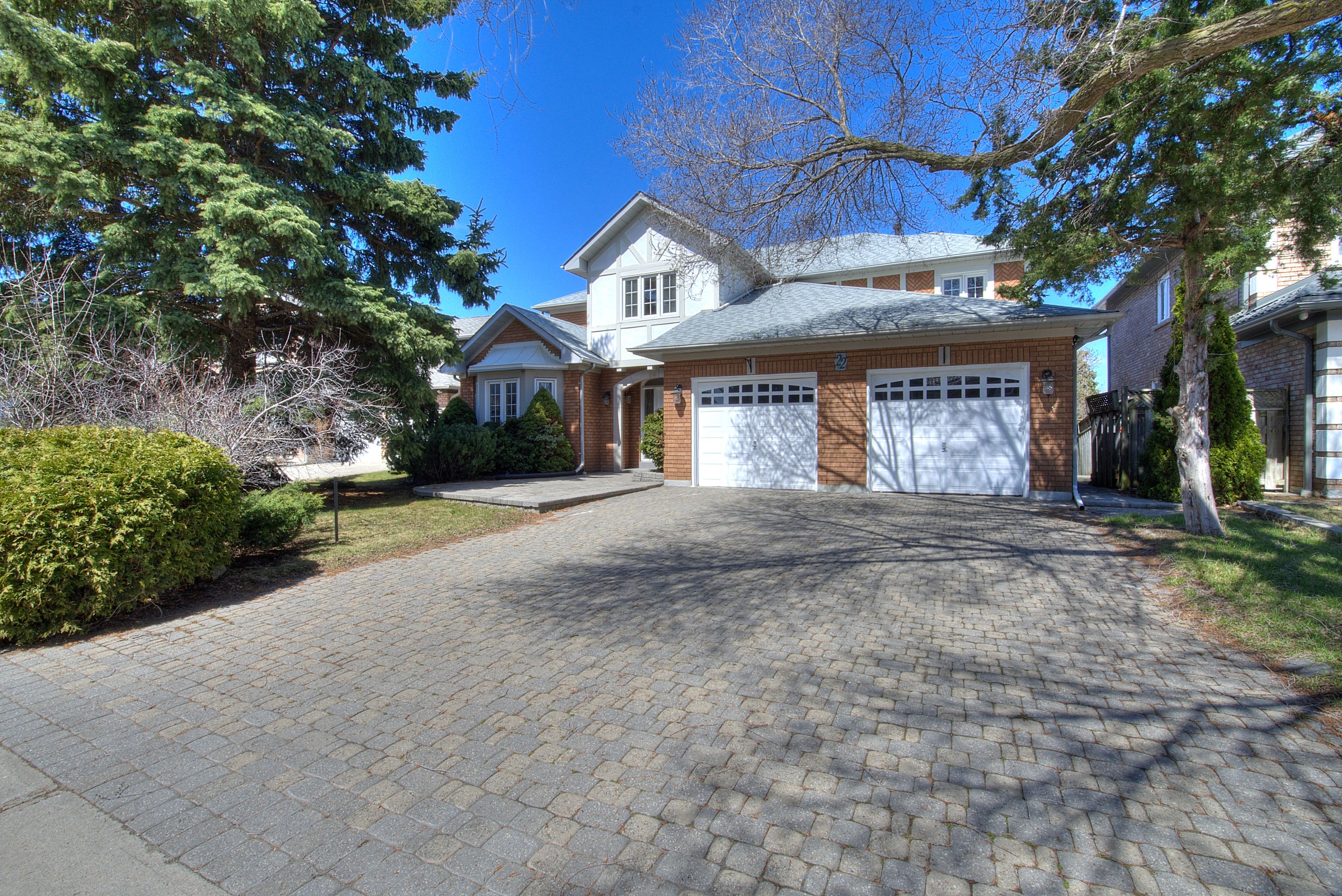 22 Chiltern Hill, Richmond Hill, On L4b 3b8