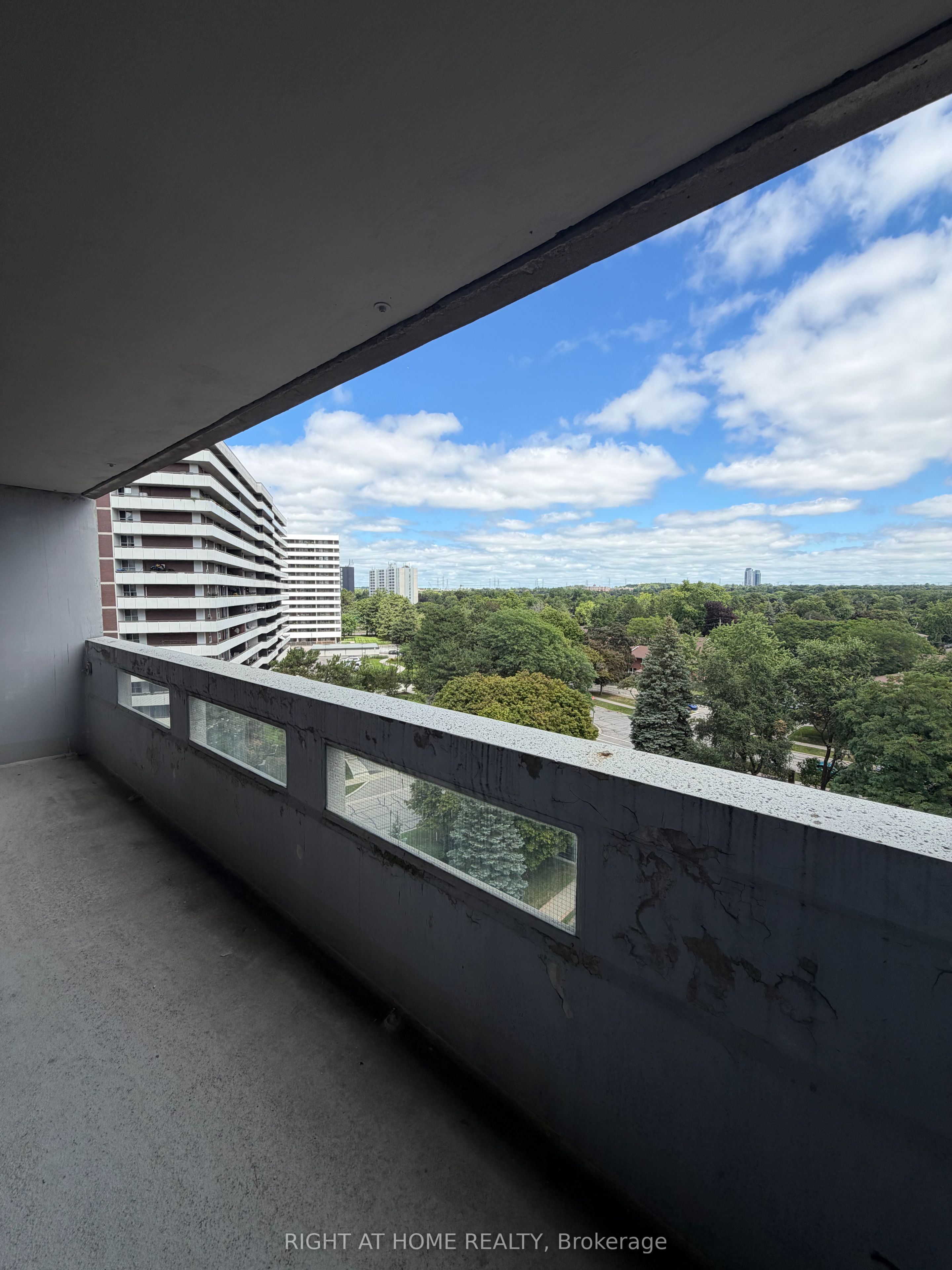60 Inverlochy Boulevard 802, Markham, On L3t 4t7