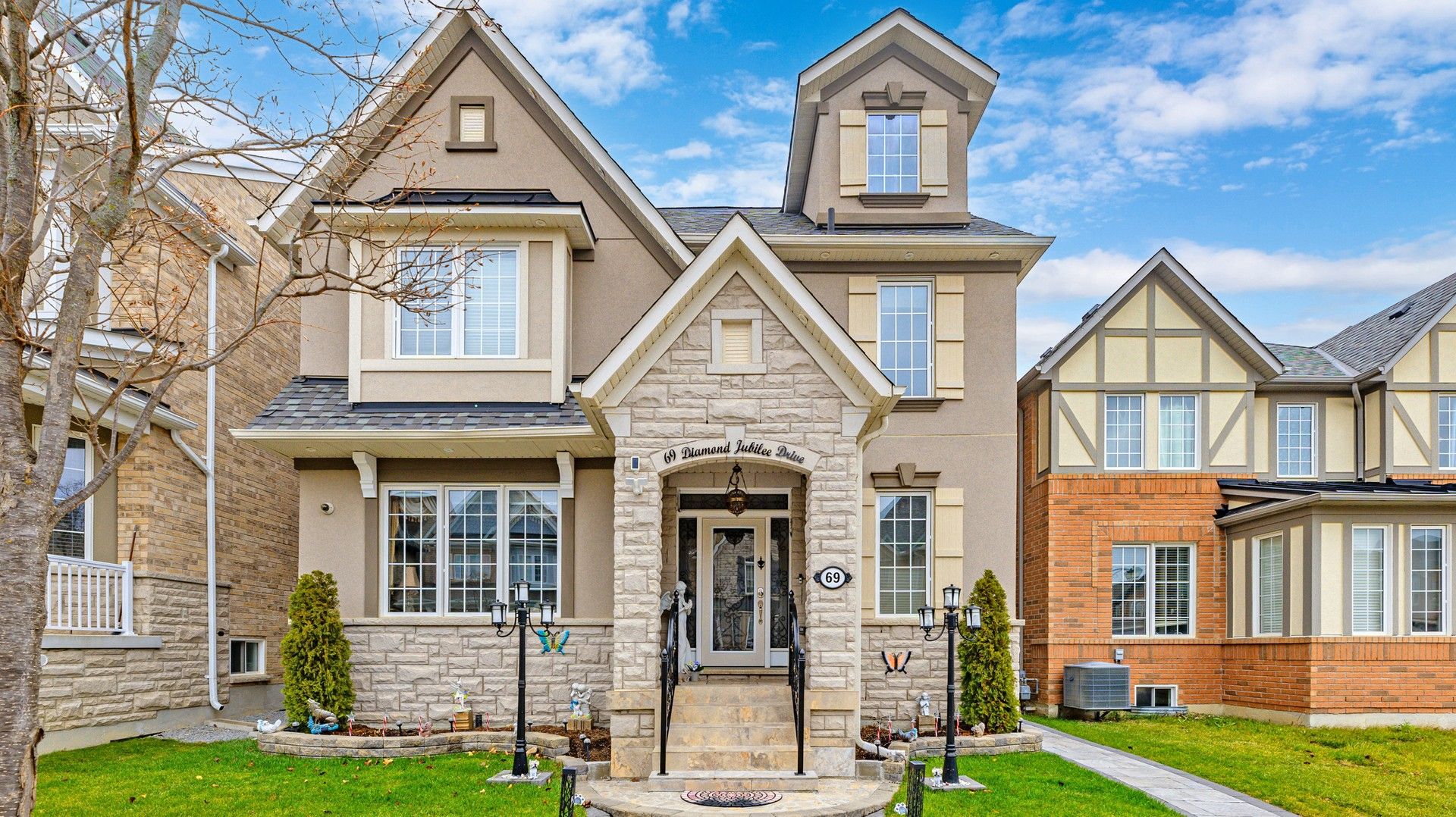 69 Diamond Jubilee Drive, Markham, On L6b 0y5