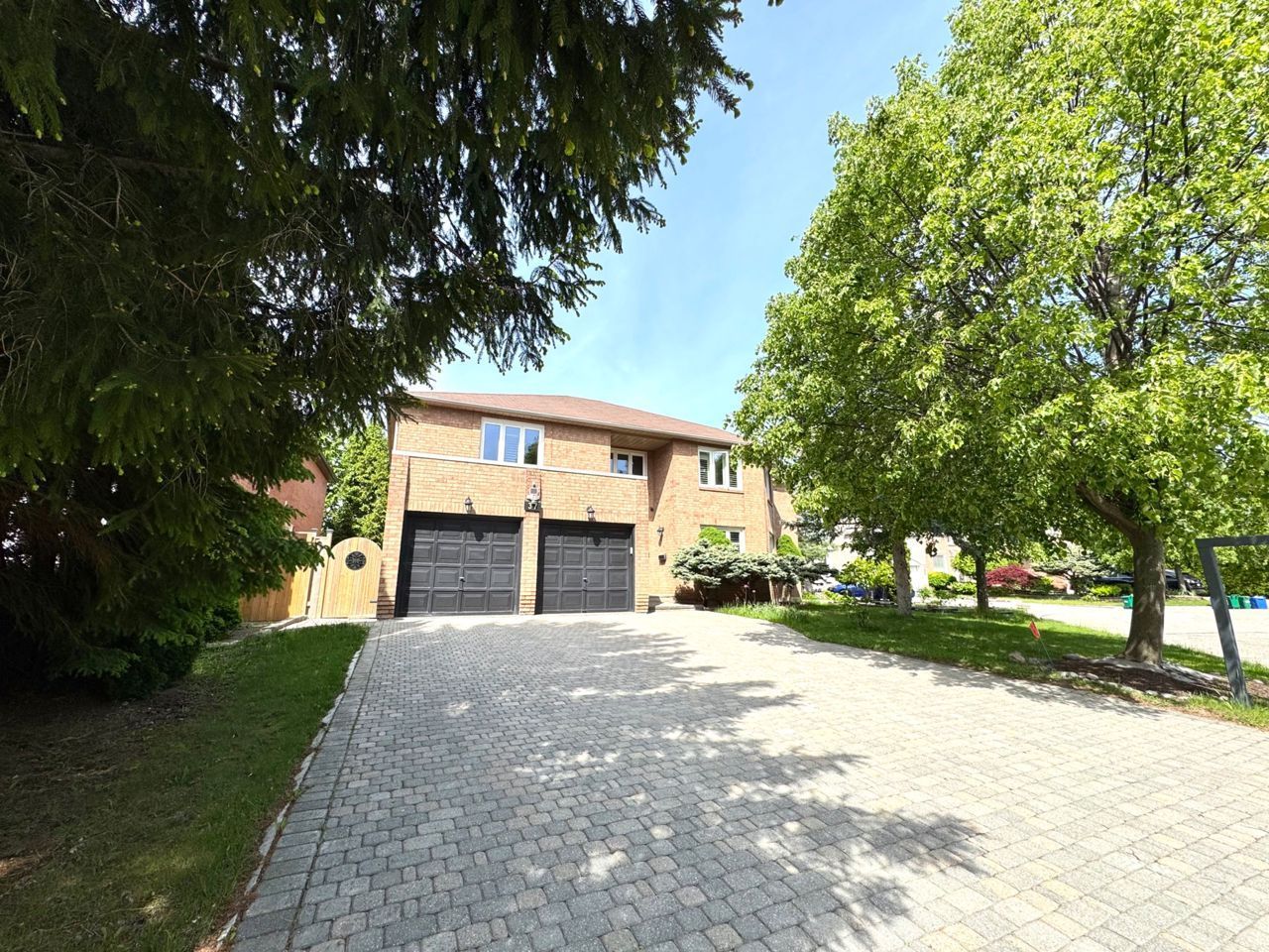 37 Laser Court, Richmond Hill, On L4b 1s1