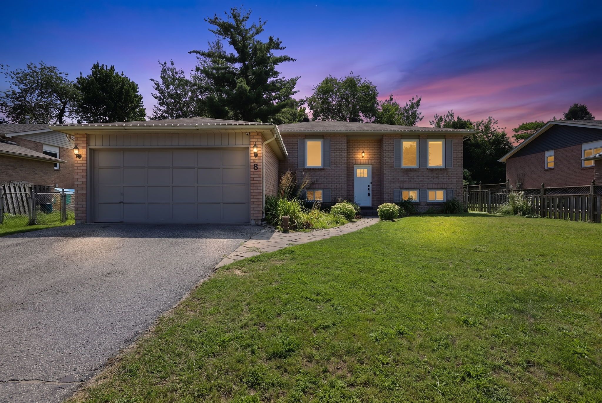 8 Mccarthy Crescent, Essa, On L0m 1b3