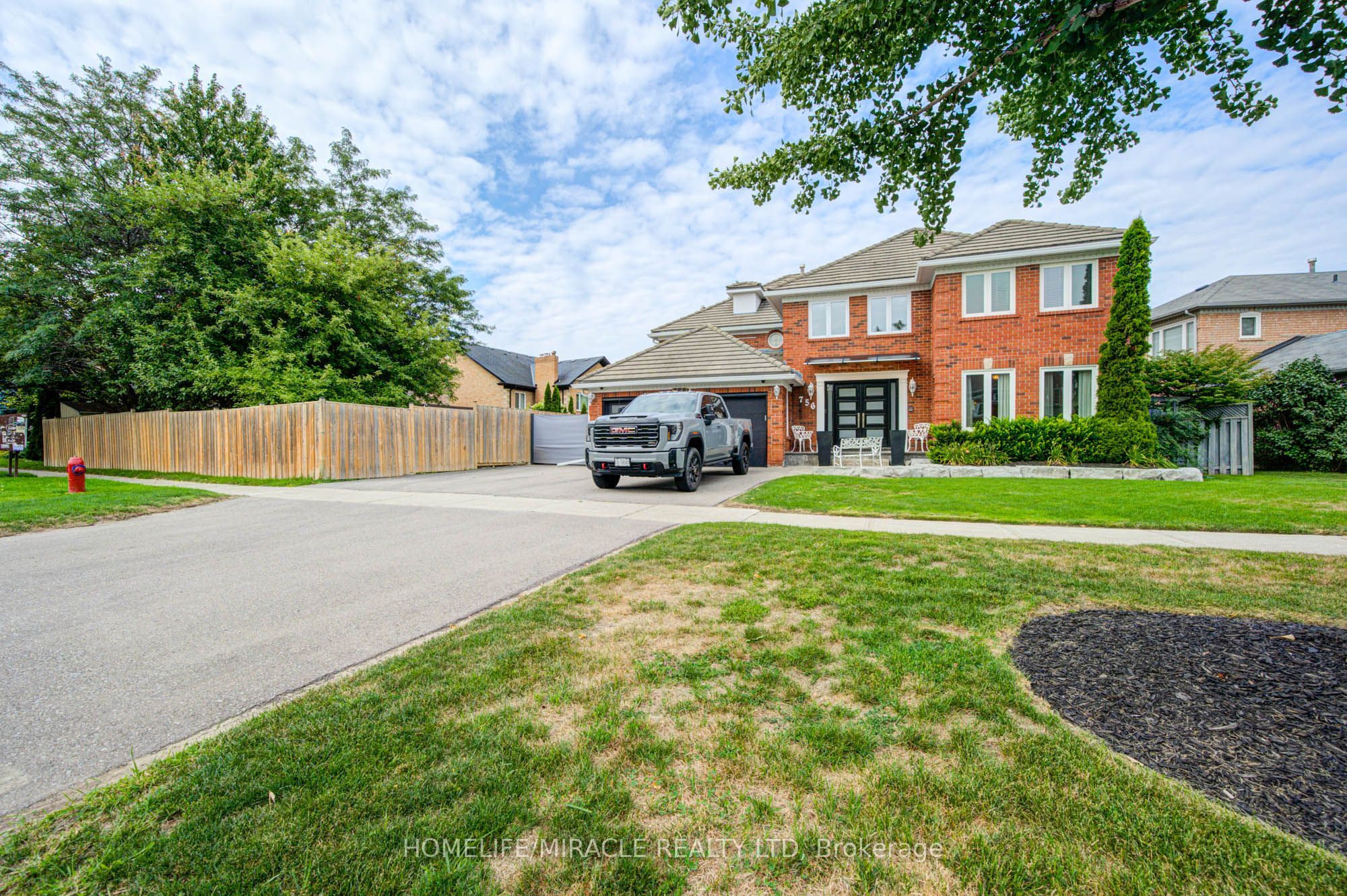 756 Kingsmere Avenue, Newmarket, On L3x 1k6
