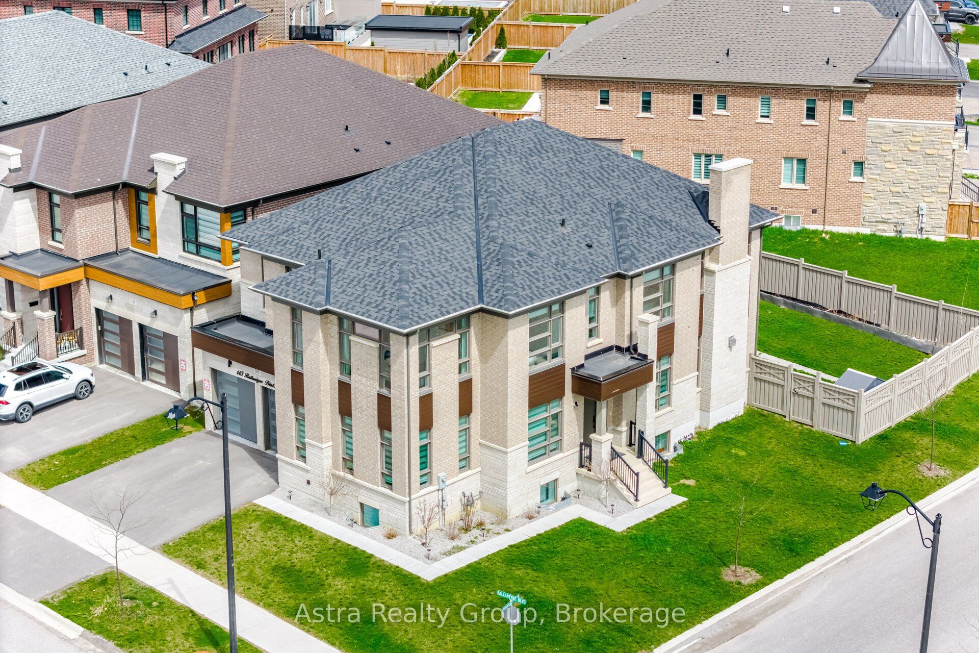 143 Ballantyne Boulevard, Vaughan, On L3l 0e6