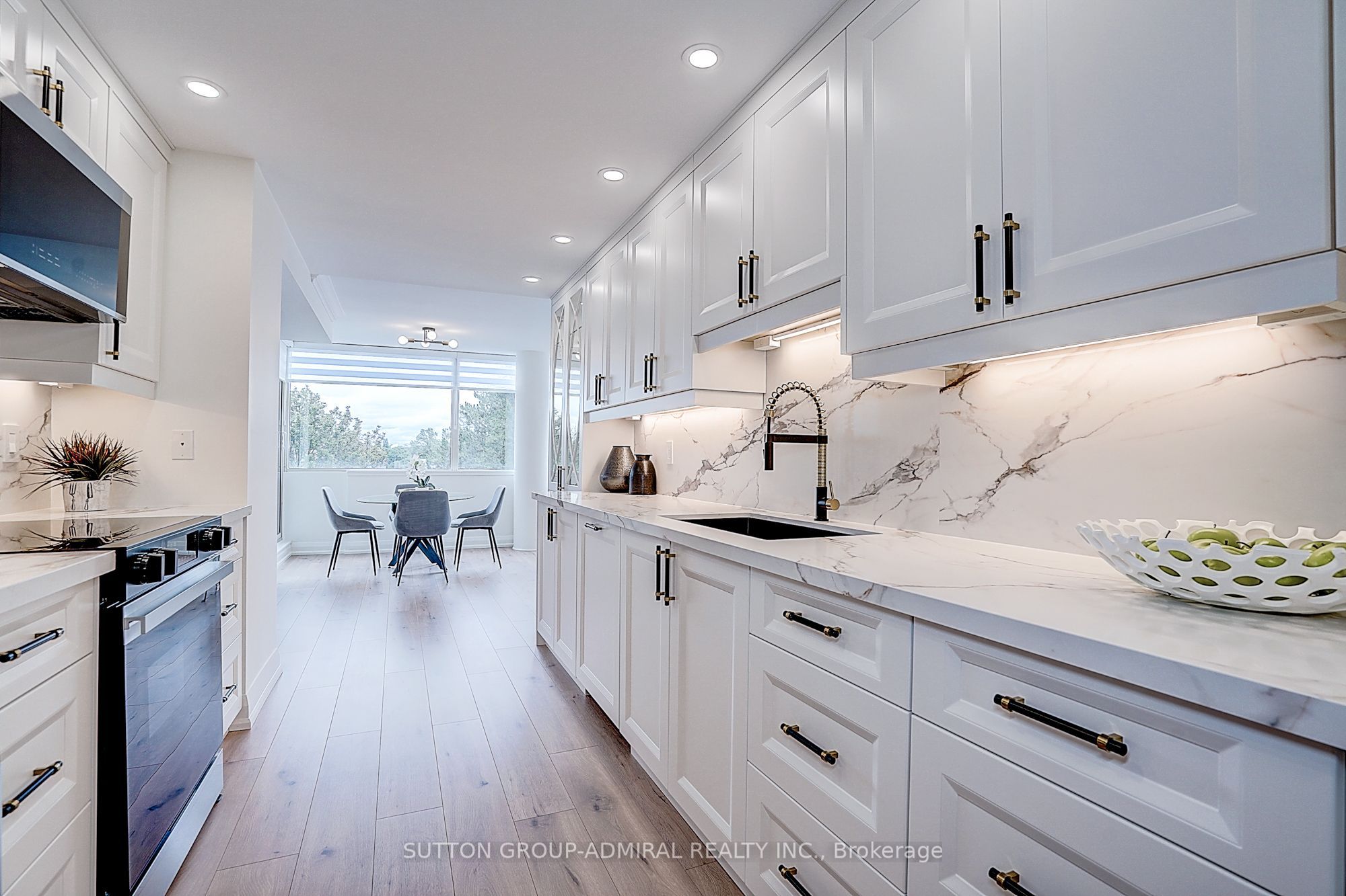 20 Harding Boulevard W 417, Richmond Hill, On L4c 9s4