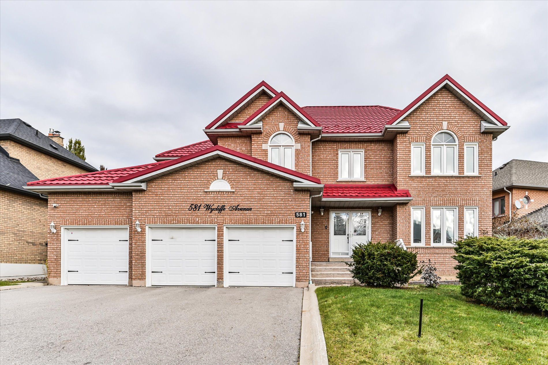 581 Wycliffe Avenue, Vaughan, On L4l 8s8