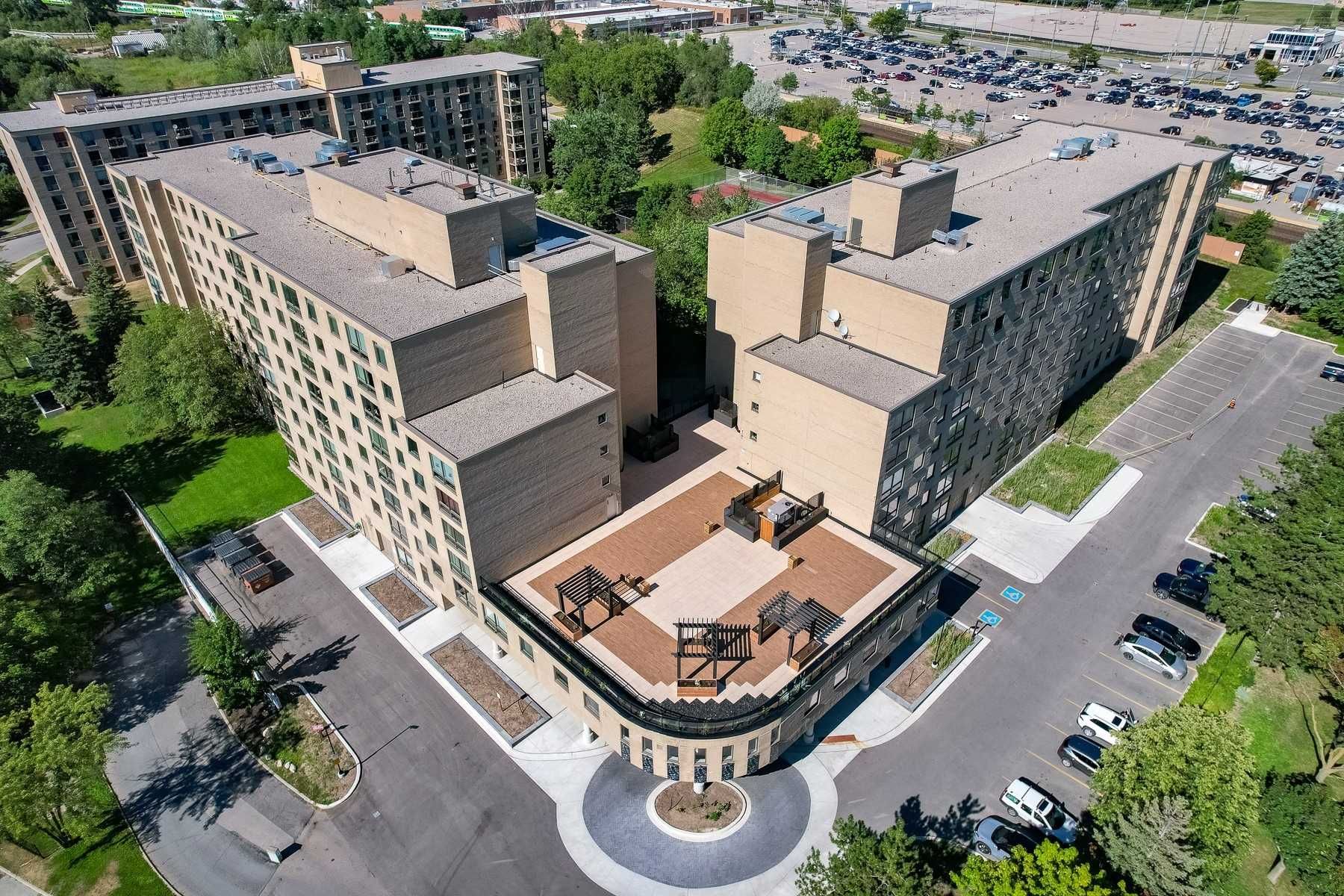 326 Major Mackenzie Drive E 814, Richmond Hill, On L4c 8t4