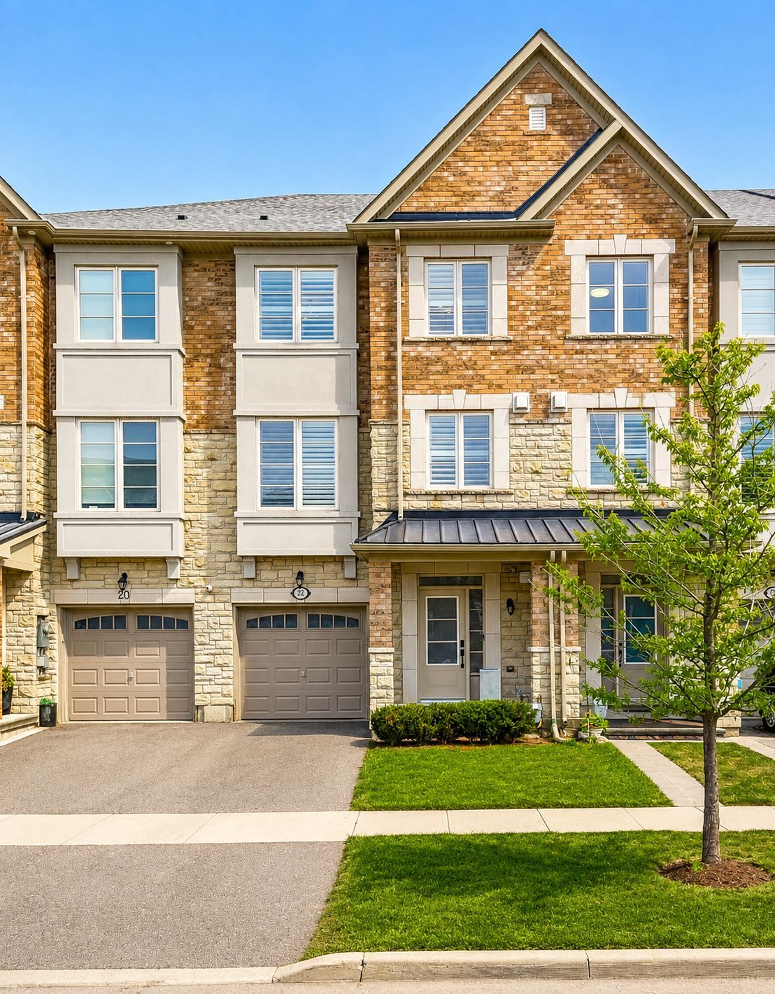 22 Lowther Avenue, Richmond Hill, On L4e 2z7