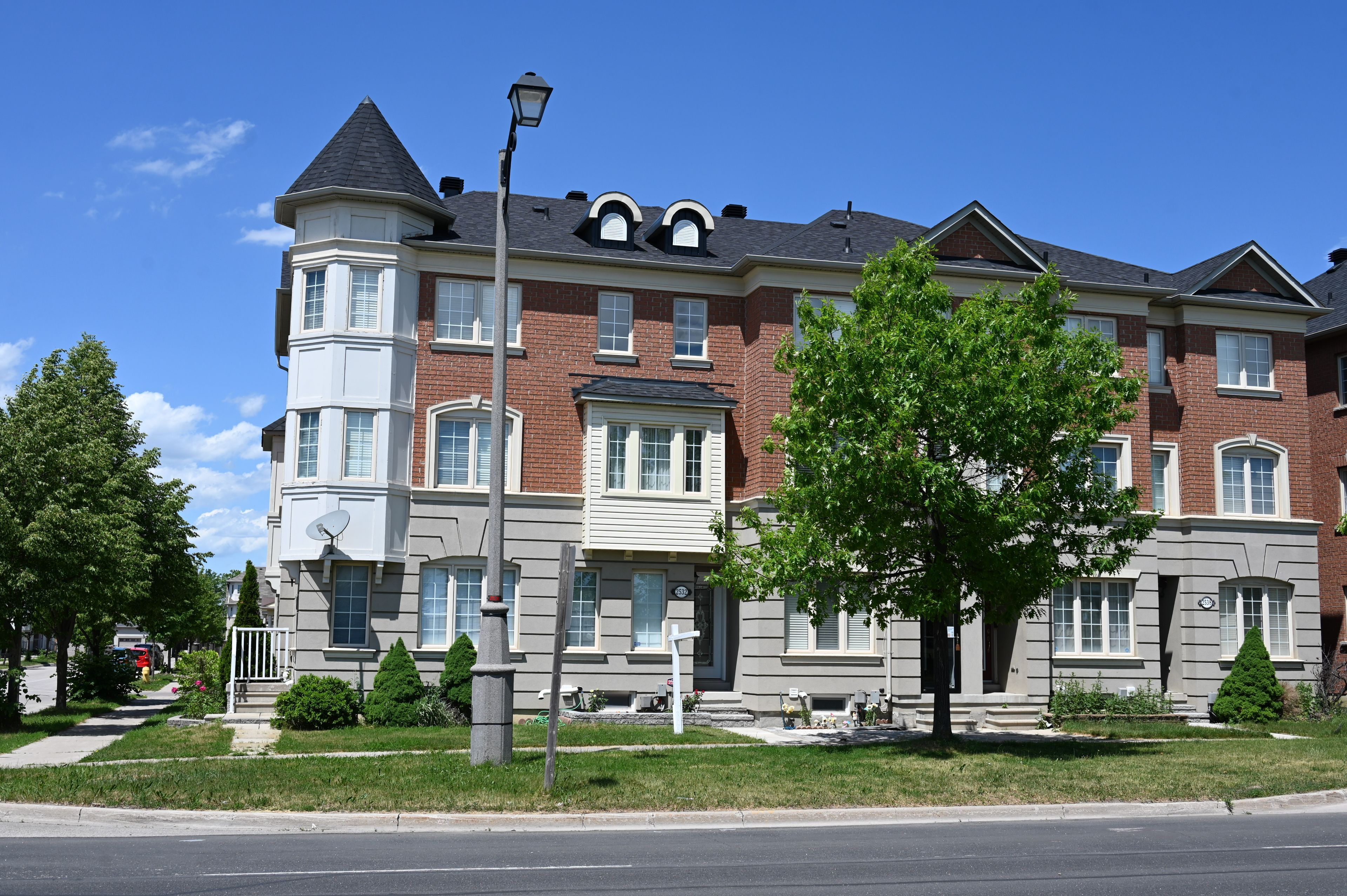 2532 Bur Oak Avenue, Markham, On L6b 1h2