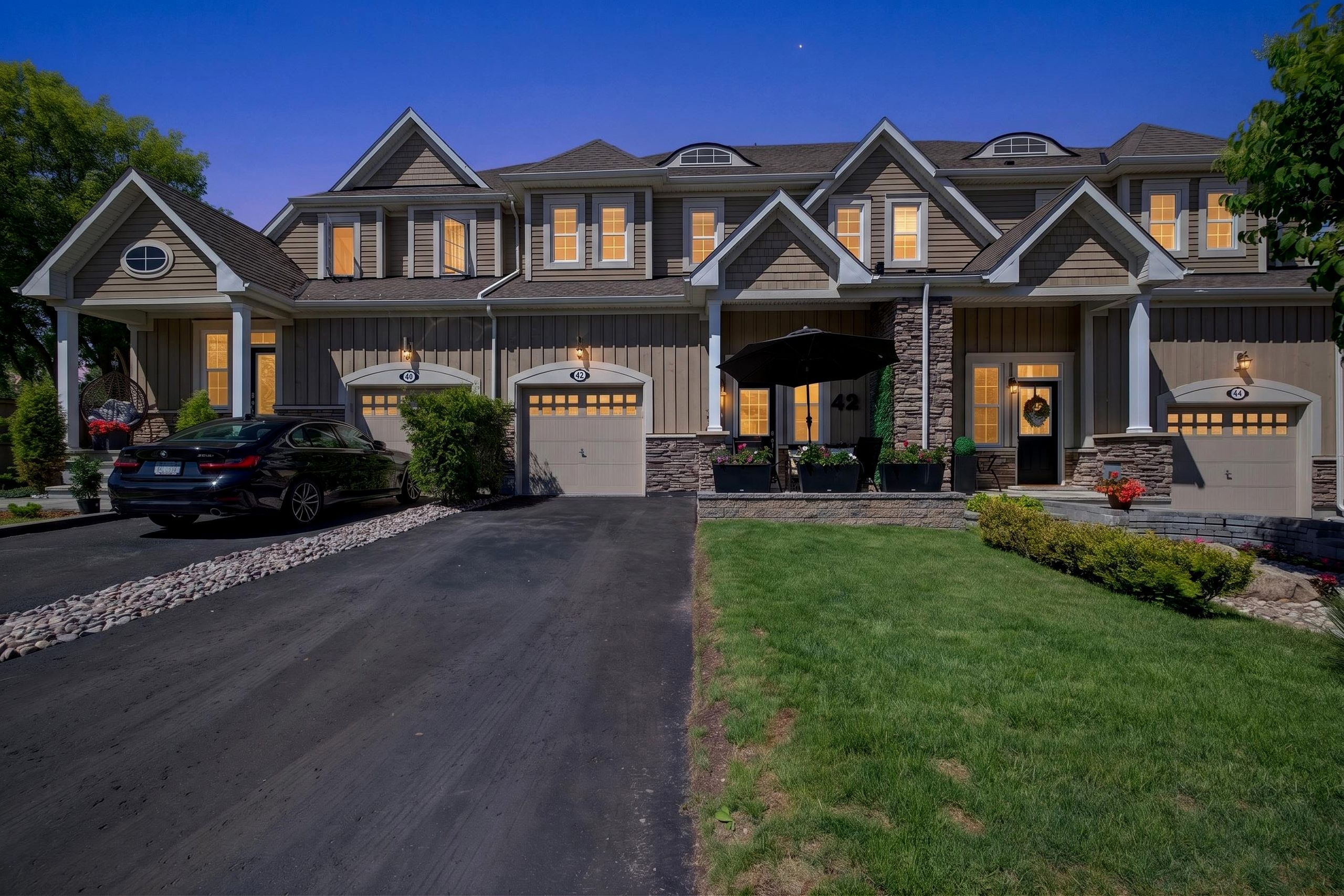 42 Courting House Place, Georgina, On L0e 1l0