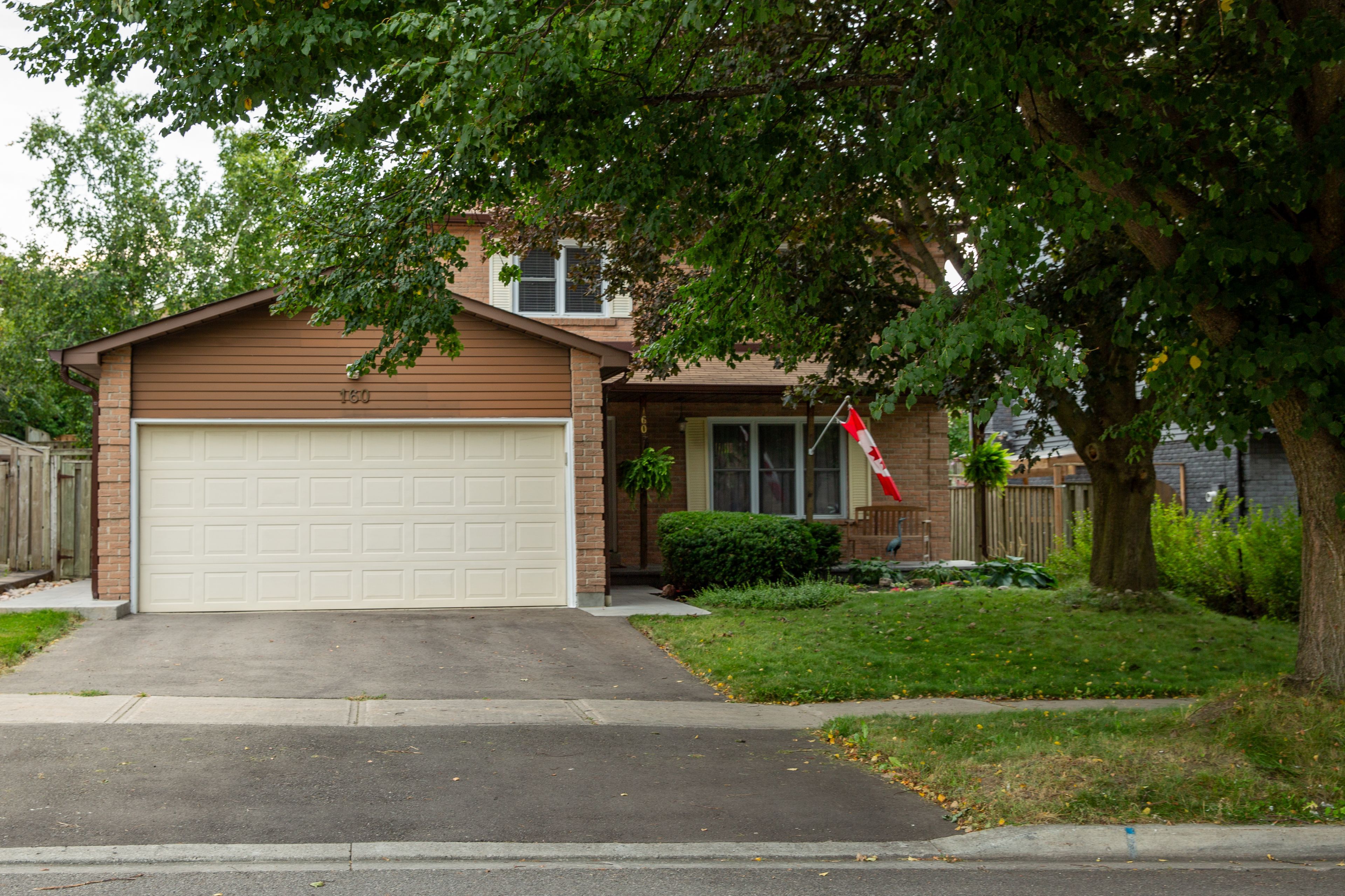 160 Walton Drive, Aurora, On L4g 3r8