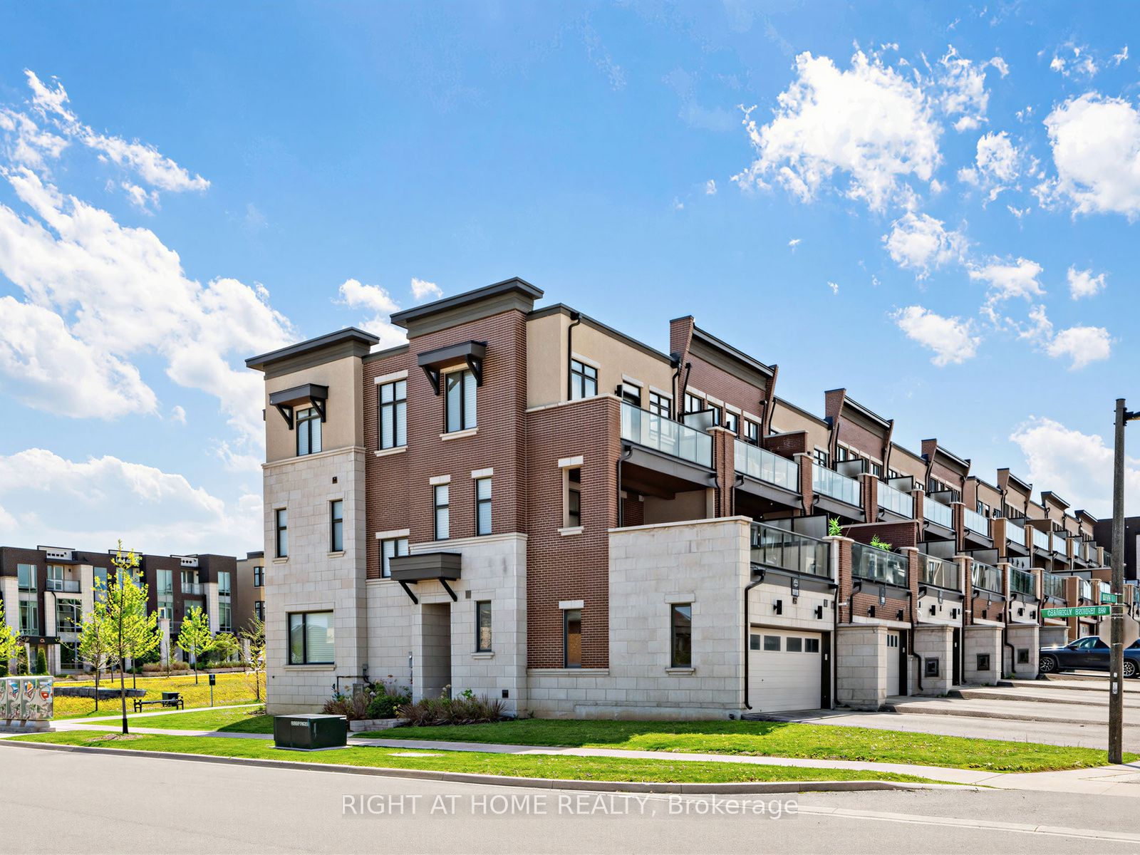 88 Crimson Forest Drive, Vaughan, On L6a 4z8