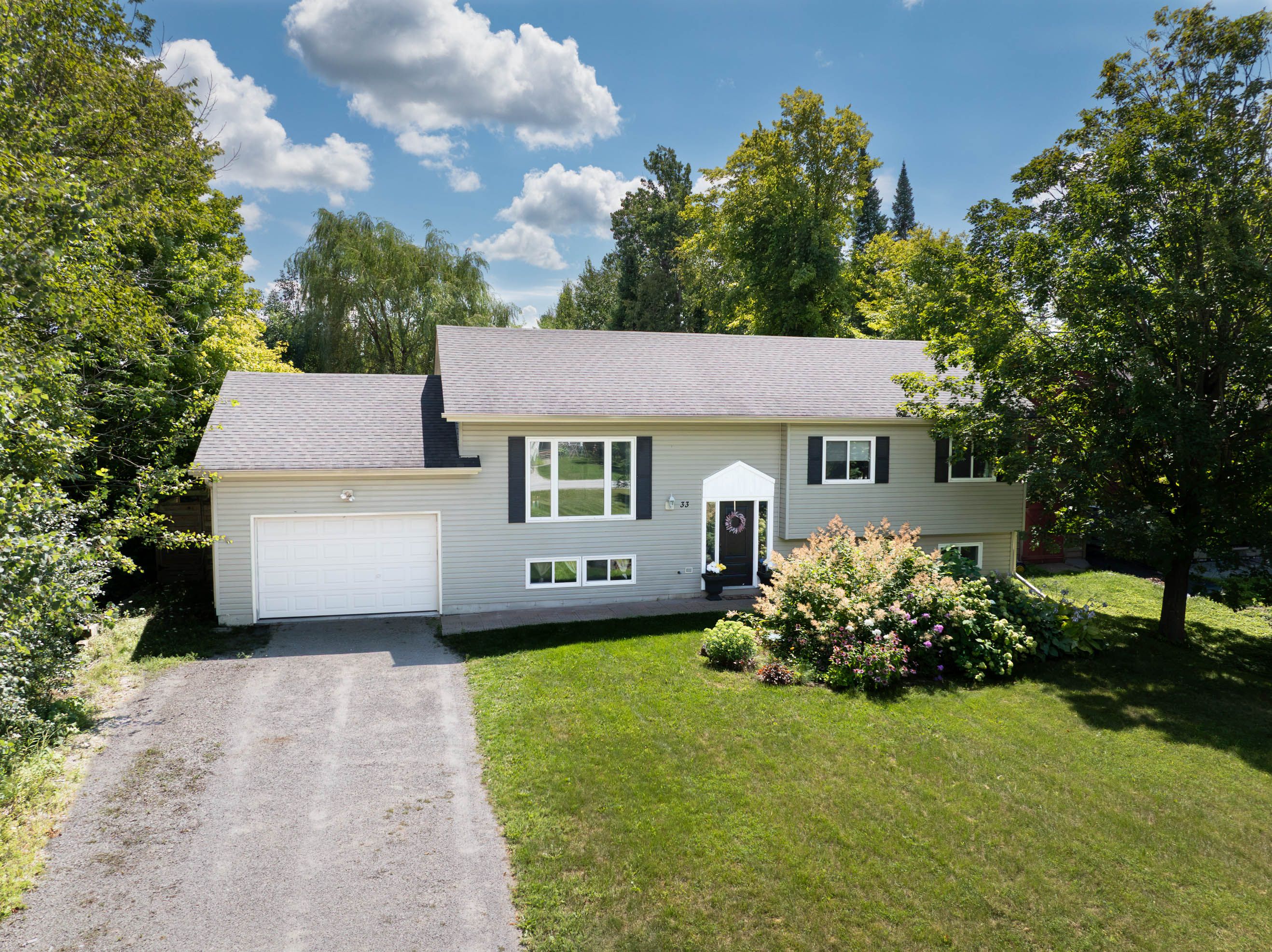 33 Creek Drive, Georgina, On L0e 1n0