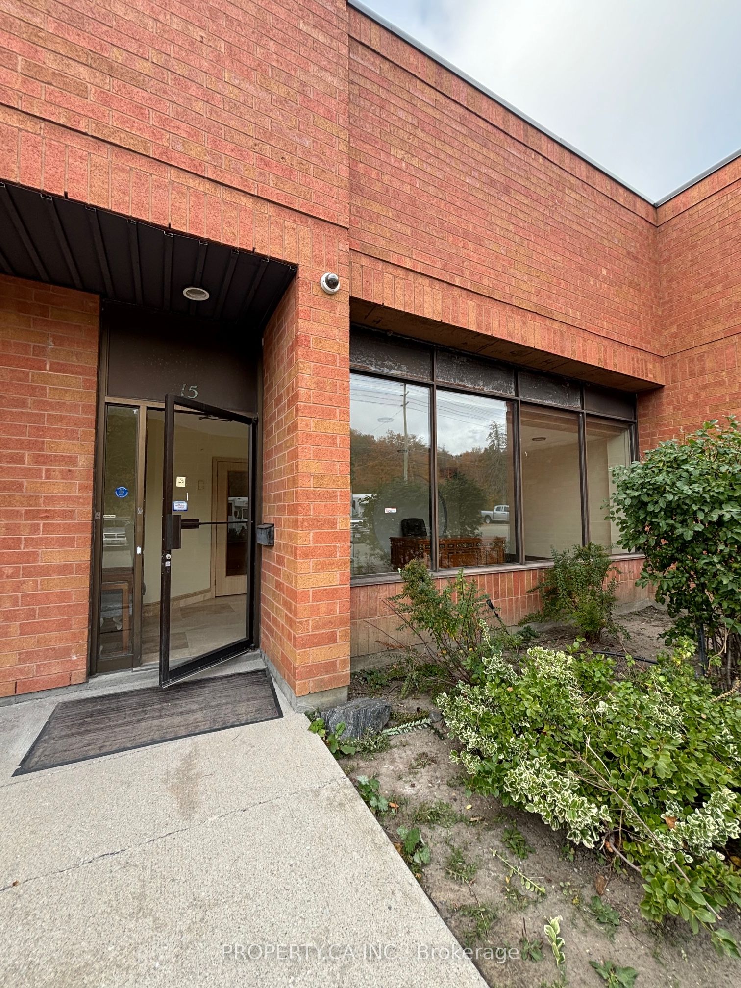 109 Fernstaff Court 15, Vaughan, On L4k 3m1
