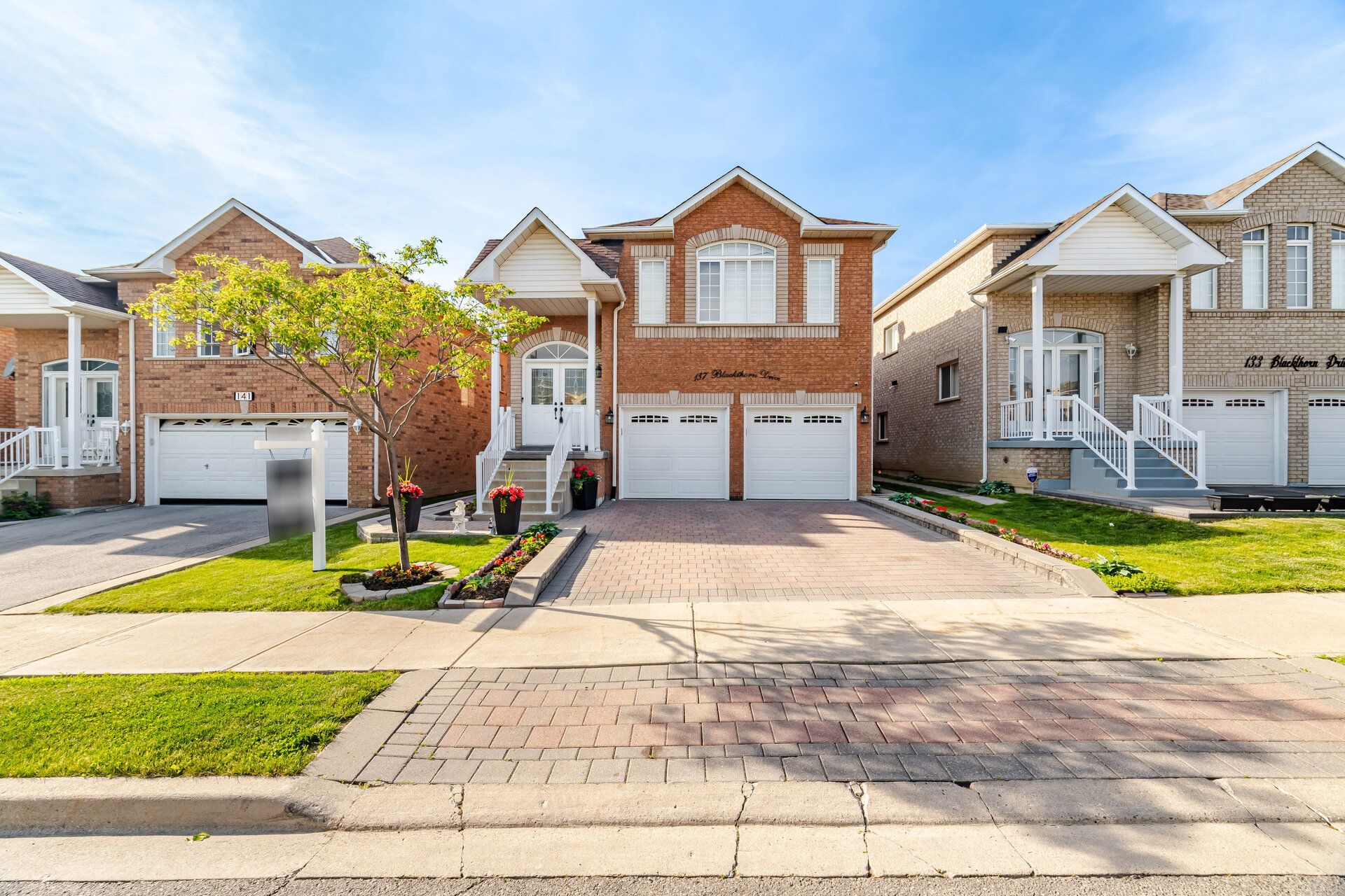 137 Blackthorn Drive, Vaughan, On L6a 3n2