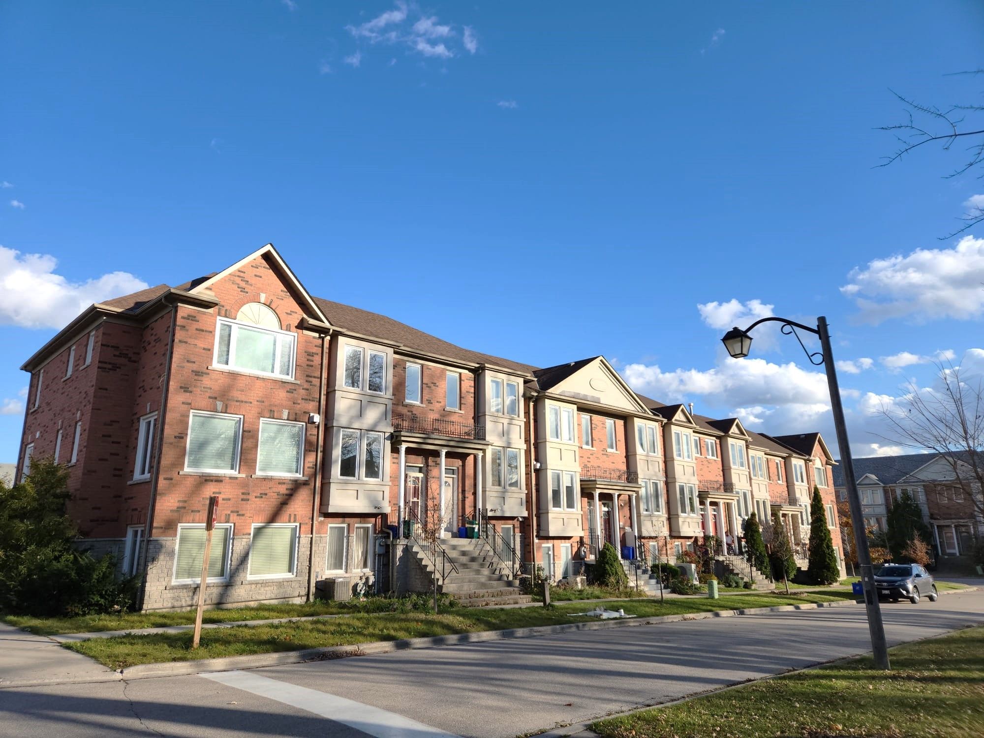 17 Carnation Road, Markham, On L3t 7v3