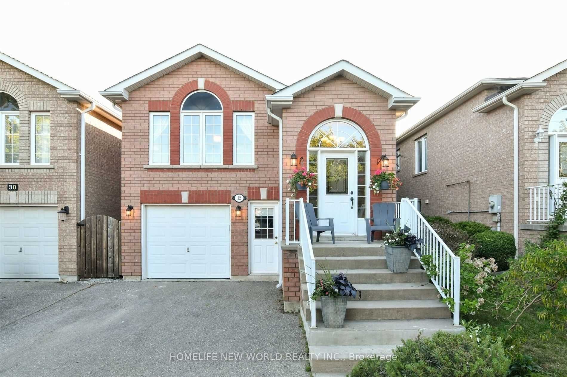32 Smith Street, Bradford West Gwillimbury, On L3z 3c9