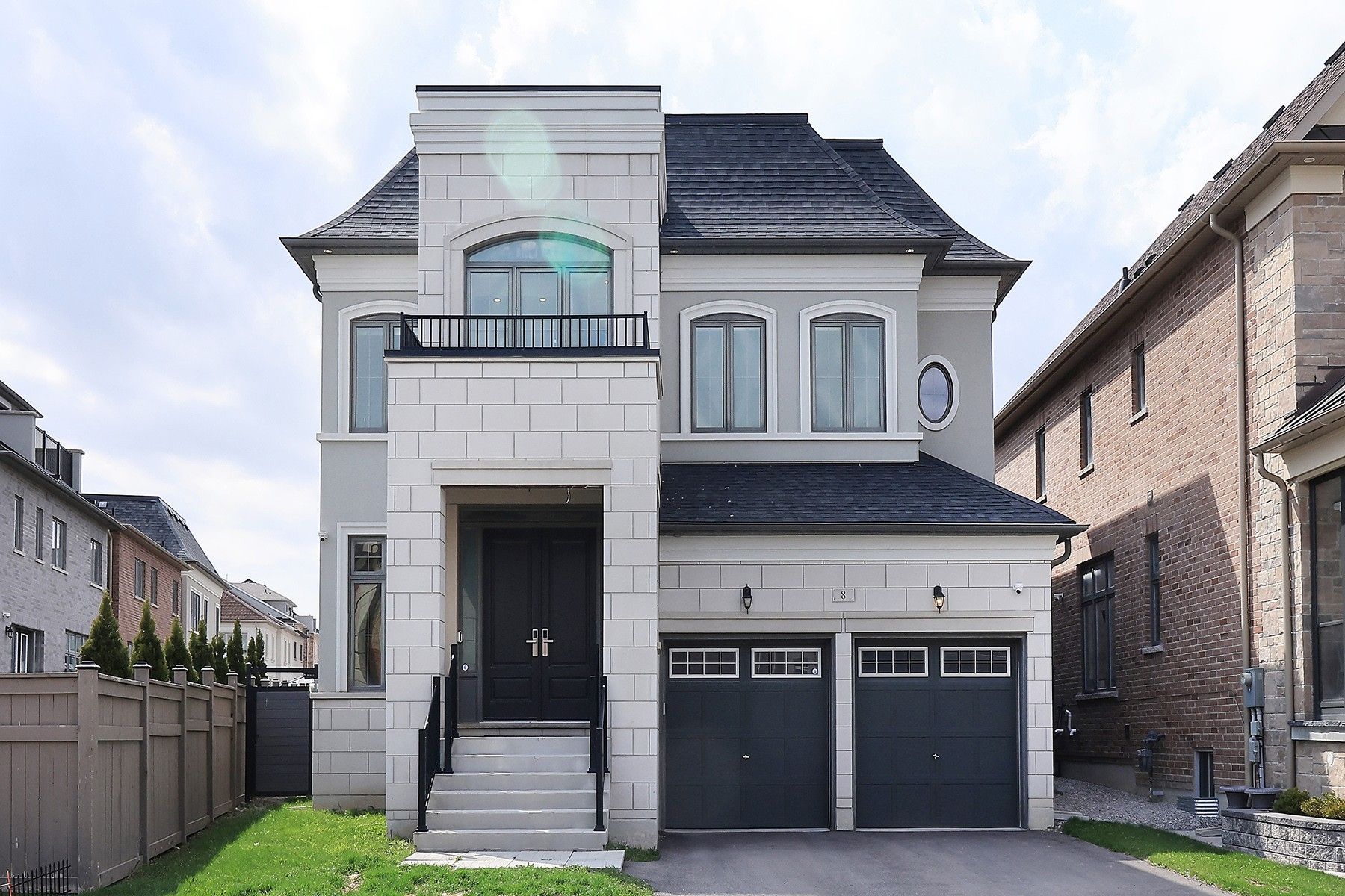 8 Planet Street, Richmond Hill, On L4c 4v8