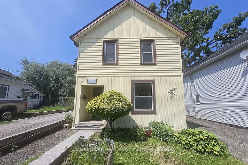 451 Ontario Street S Main Floor, Newmarket, On L3y 2k6