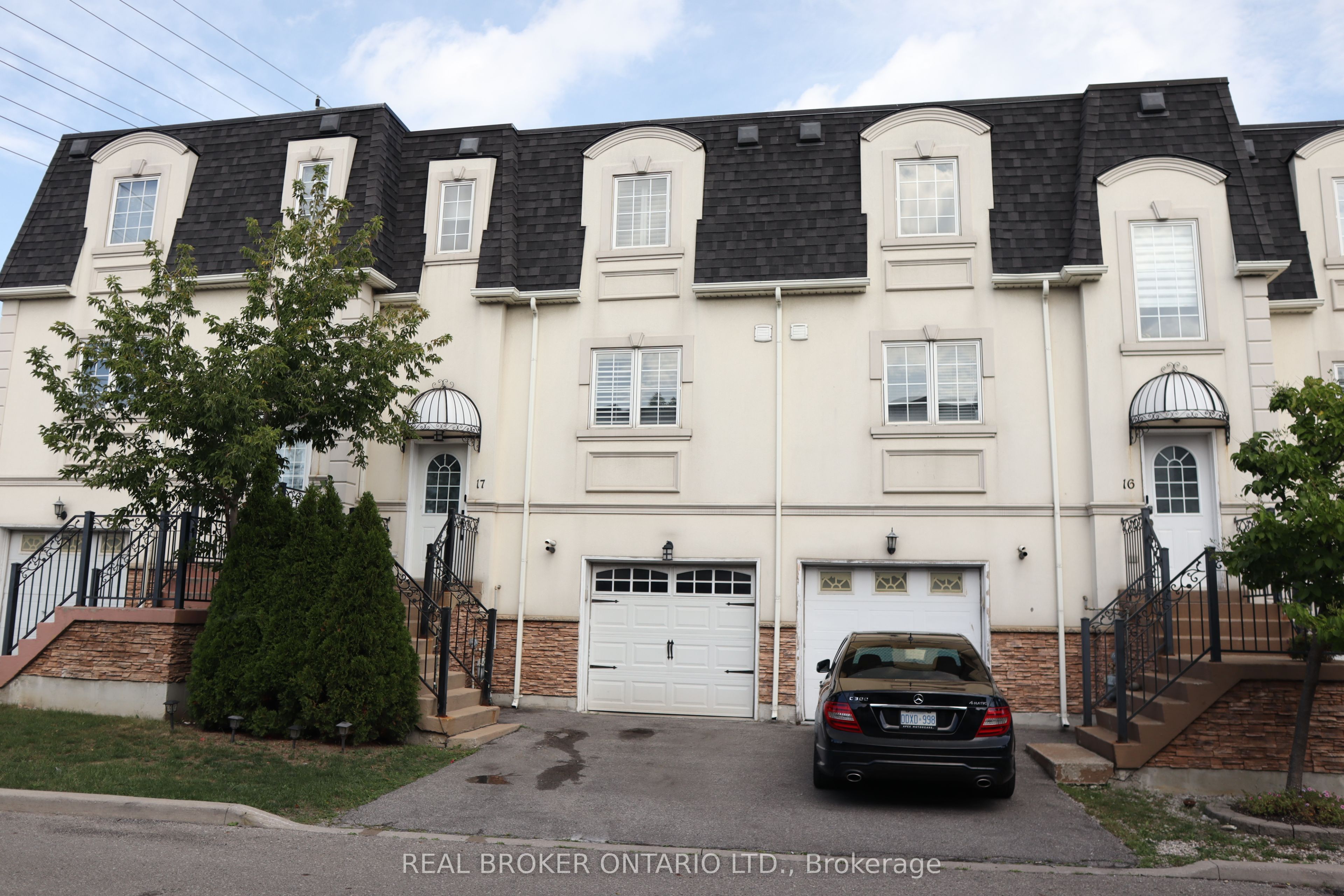 215 16th Avenue 17, Richmond Hill, On L4l 0t8