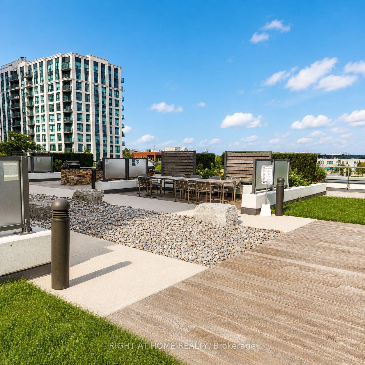 65 Oneida Crescent 403, Richmond Hill, On L4b 0g9