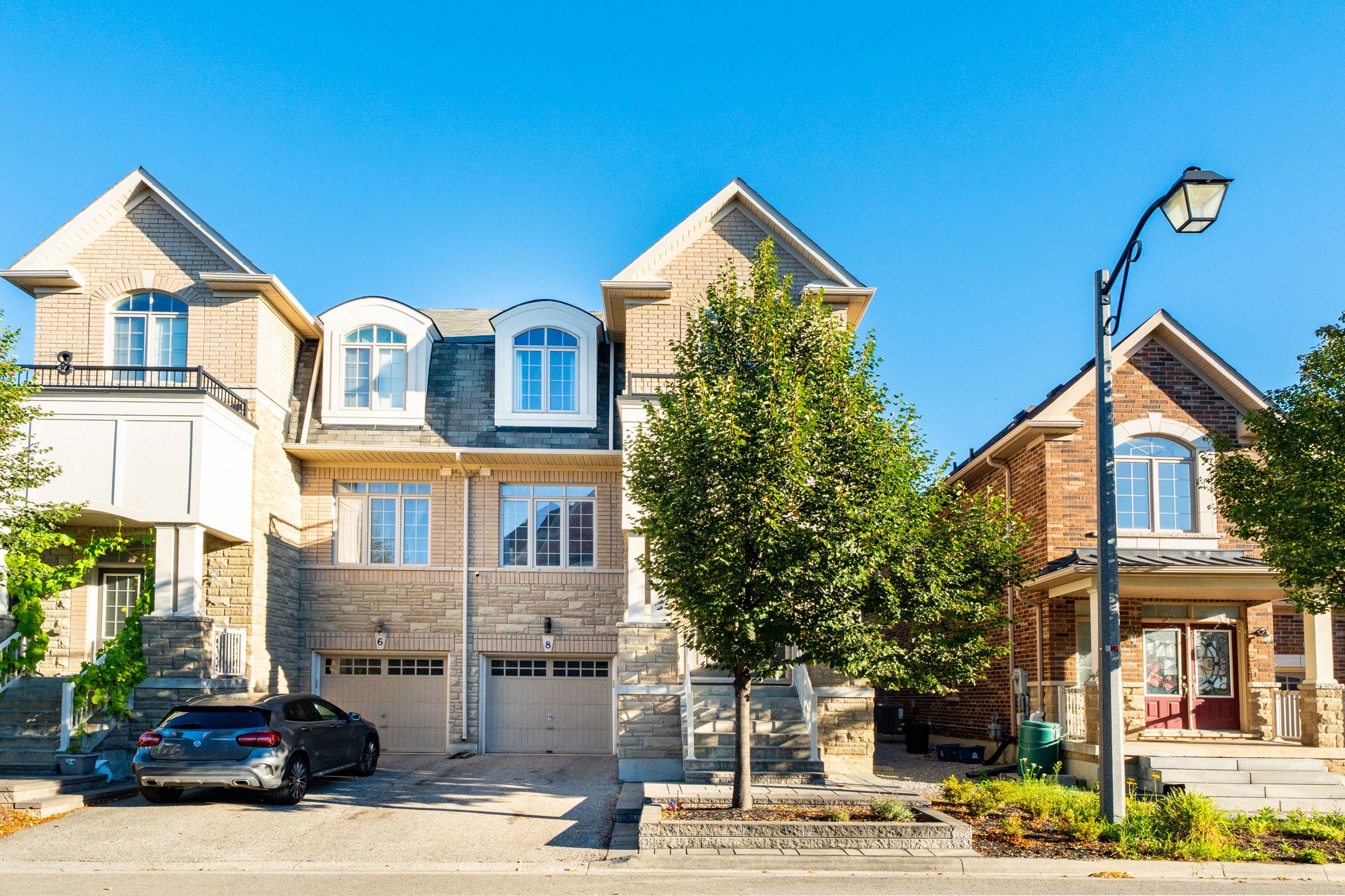 8 Zeng Cheng Drive, Markham, On L6c 0t7