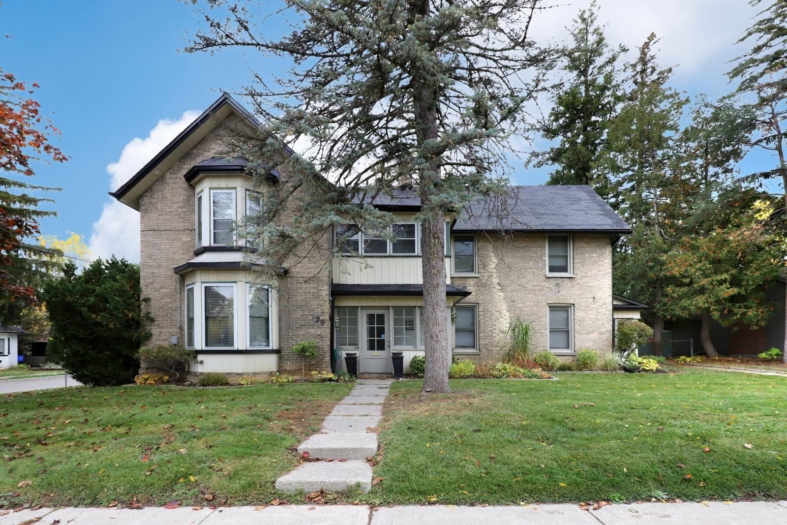 18-20 Reuben Street, Aurora, On L4g 2m2