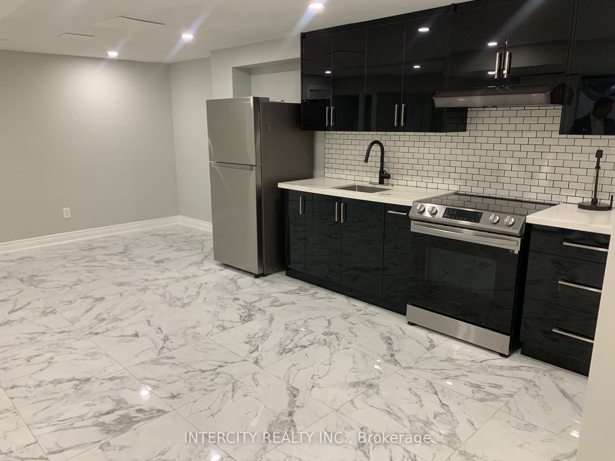 133 Romanelli Crescent Bsmt, Bradford West Gwillimbury, On L3z 0e7