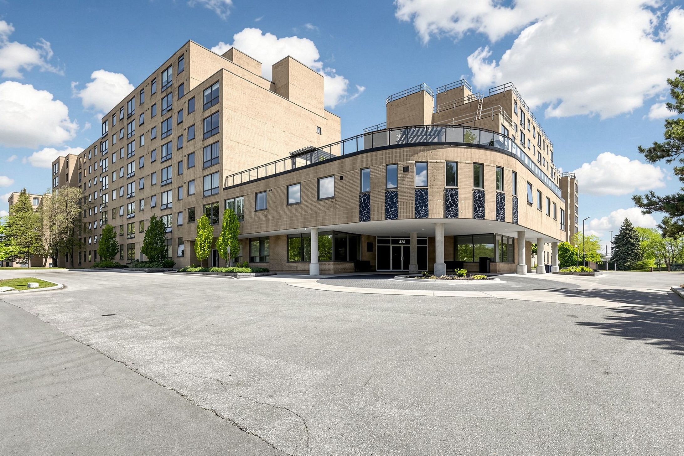 326 E Major Mackenzie Drive 307, Richmond Hill, On L4c 8t4