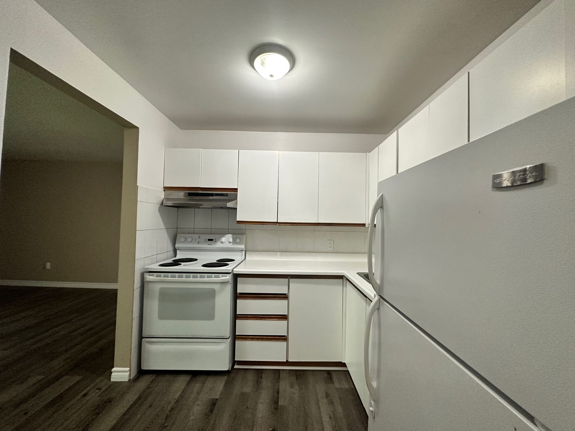 1 Lowndes Avenue 7, Georgina, On L4p 3j7