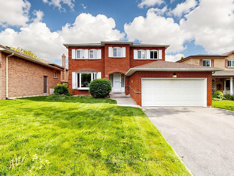94 Howlett Avenue, Newmarket, On L3y 5s5