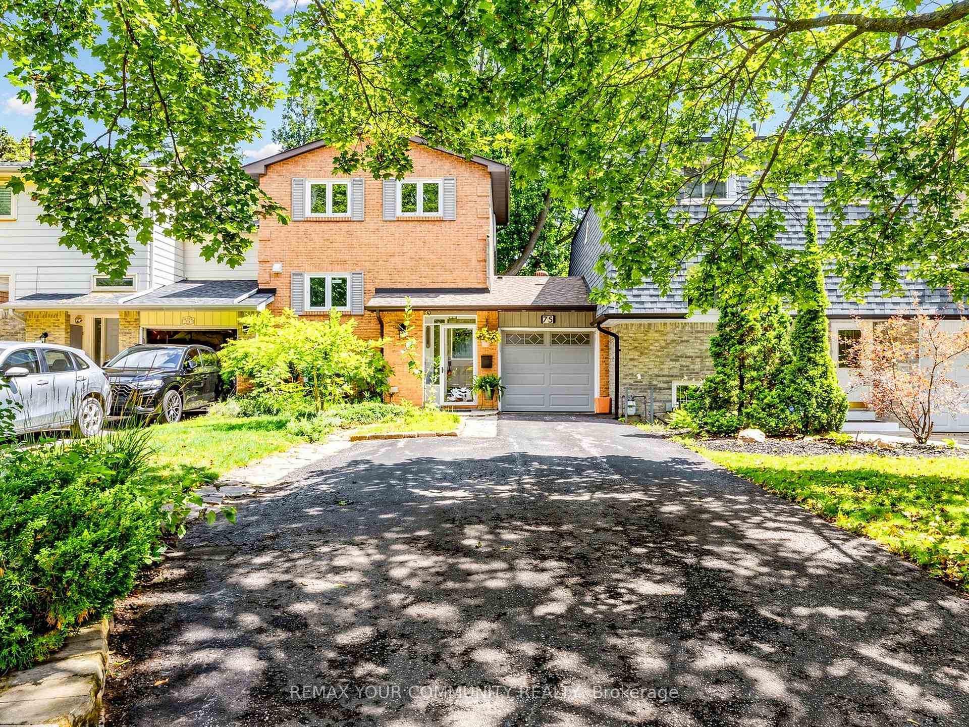 75 St. Andrews Court, Aurora, On L4g 3b2