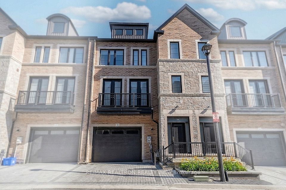 260 Eagle Street 22, Newmarket, On L3y 1k1