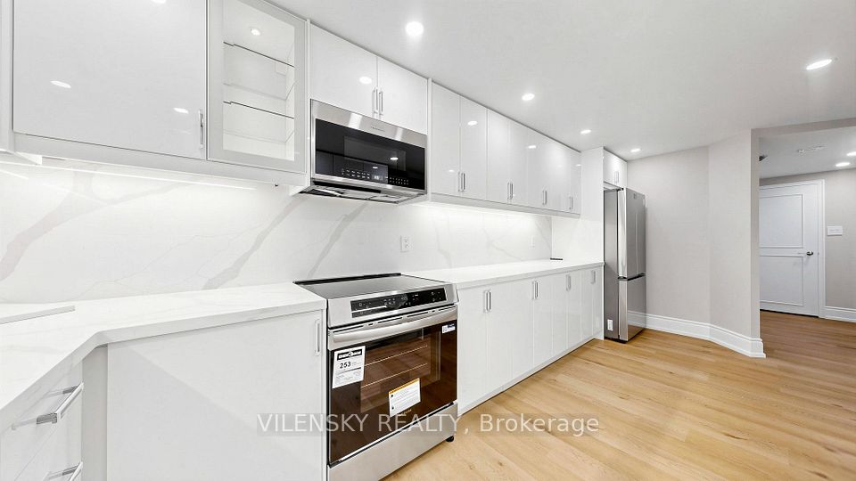 5 Weldrick Road W 506, Richmond Hill, On L4c 8s9