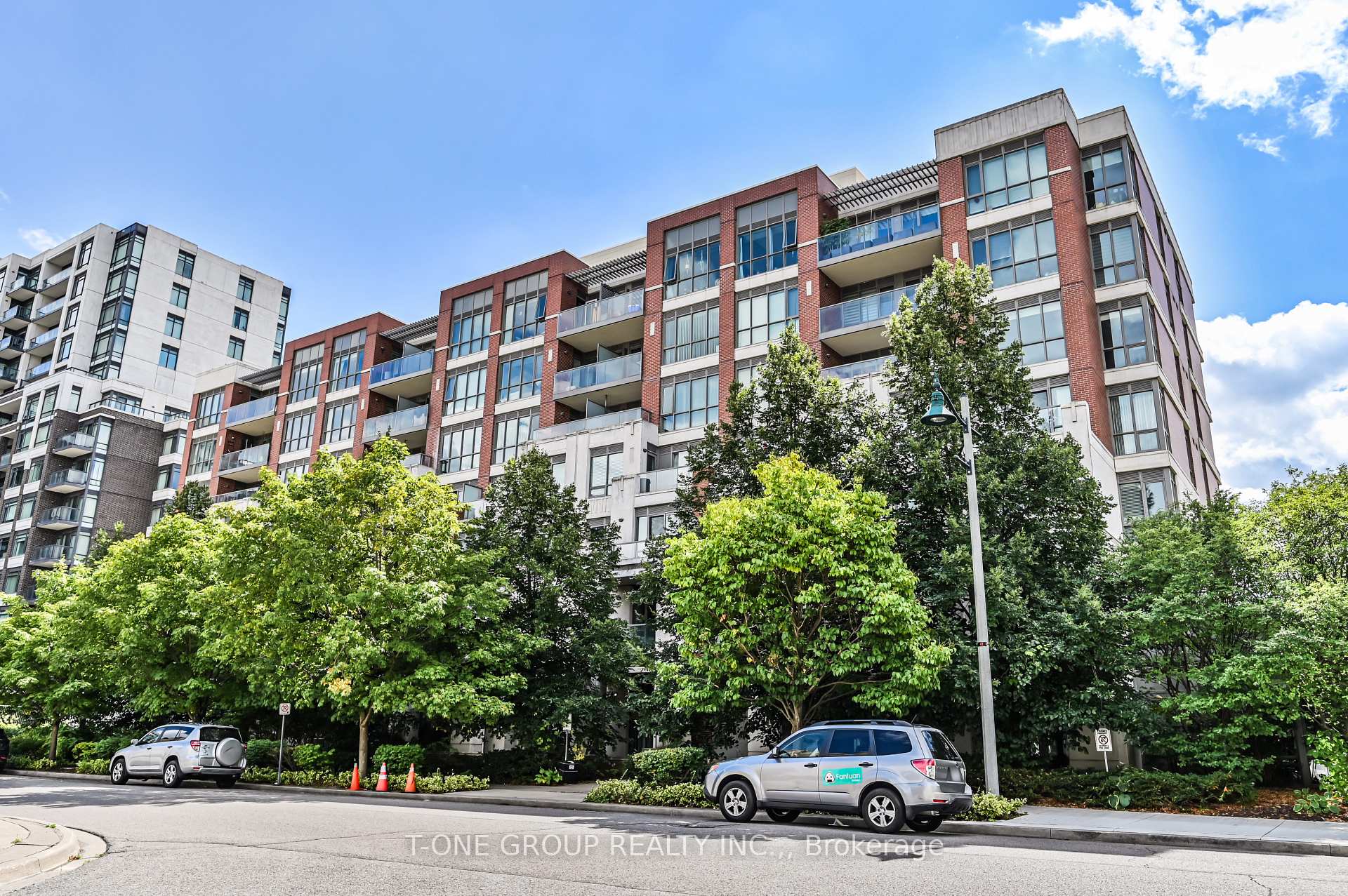 57 Upper Duke Crescent 404, Markham, On L6g 0b9