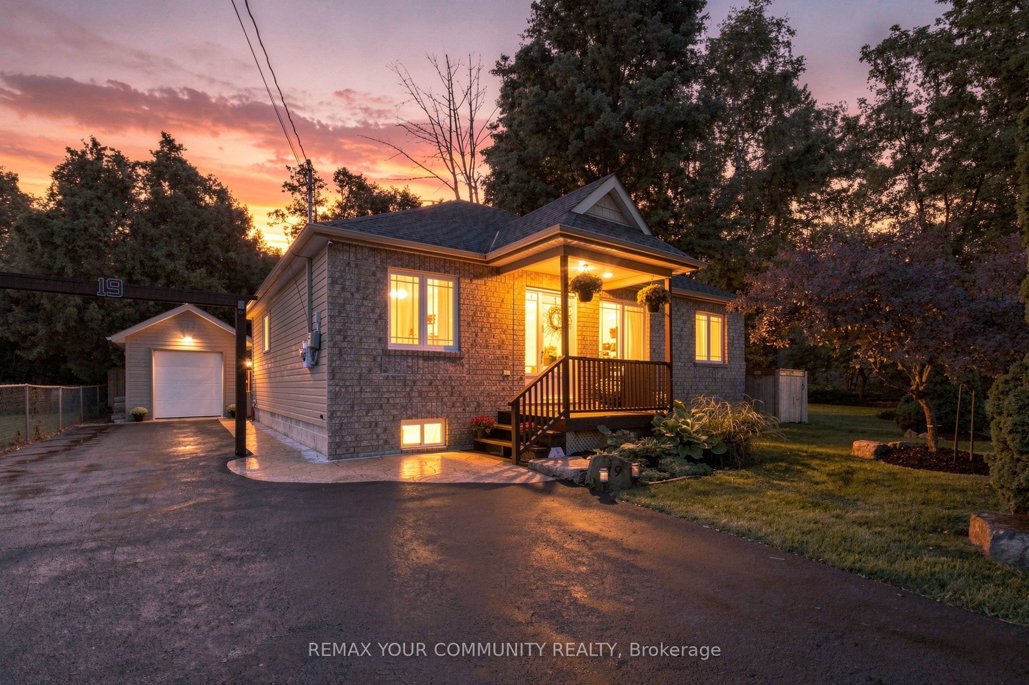 19 De Geer Street, Georgina, On L0e 1l0