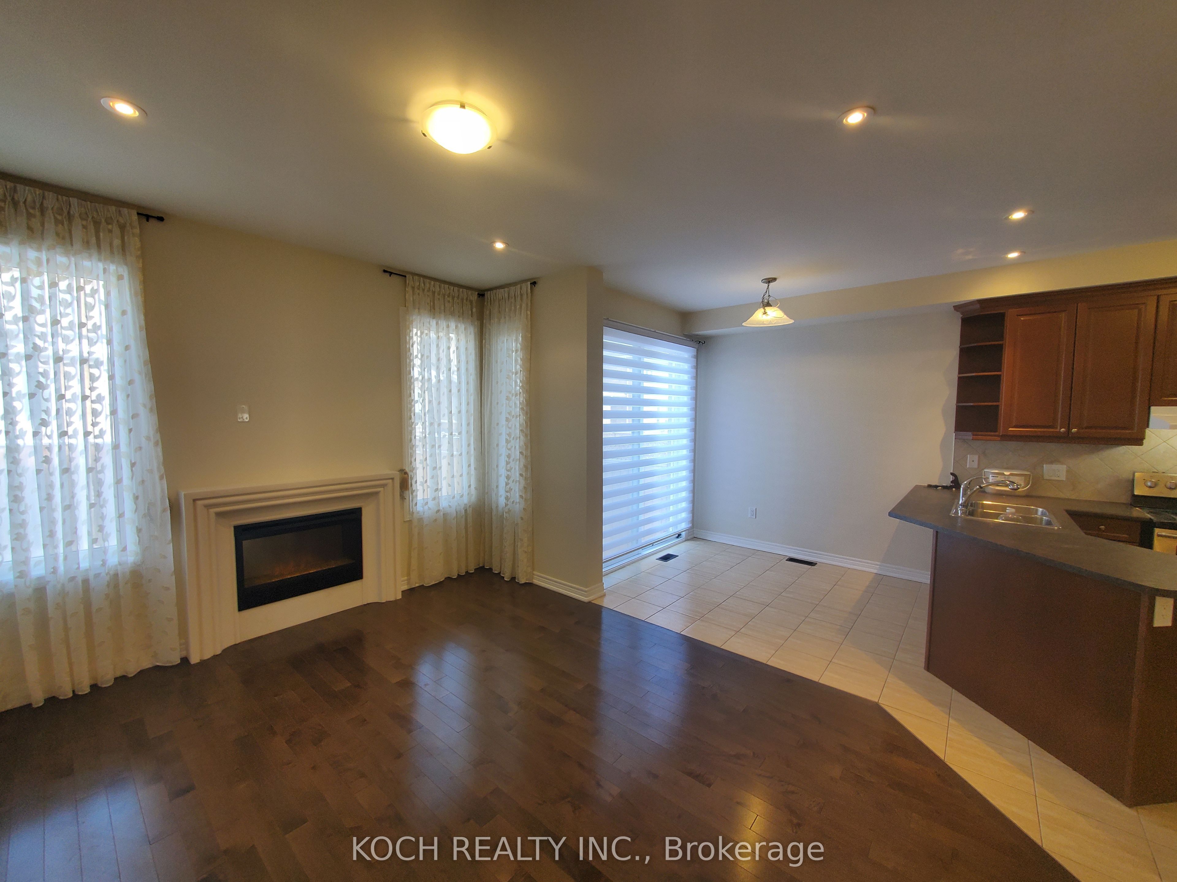 38 Thistle Avenue, Richmond Hill, On L4e 0b8