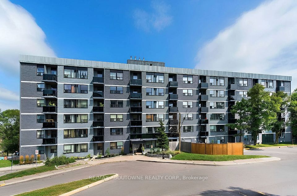 145 Wellington Street W 202, Aurora, On L4g 2n9