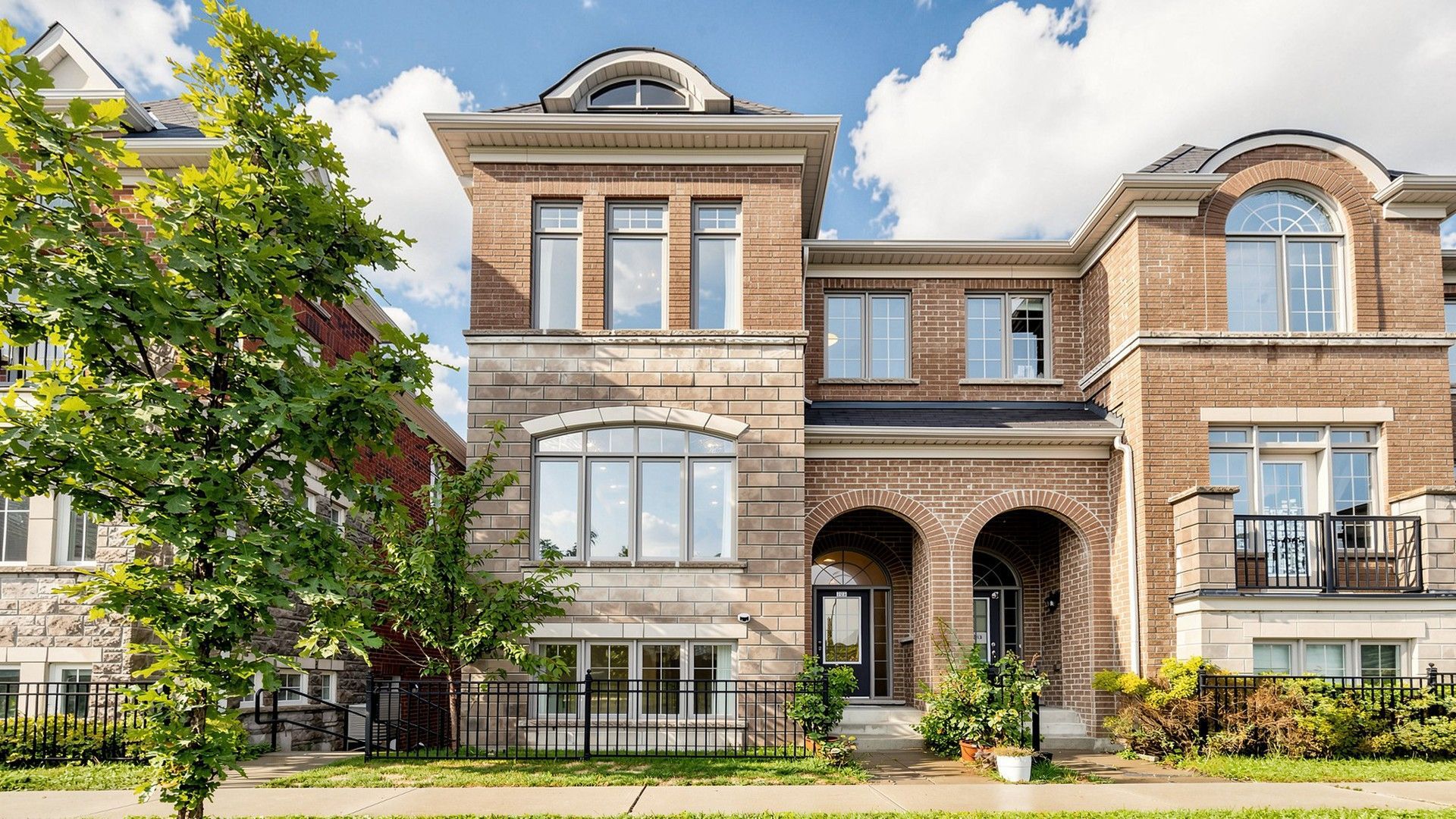 259 Dundas Way, Markham, On L6e 0s8