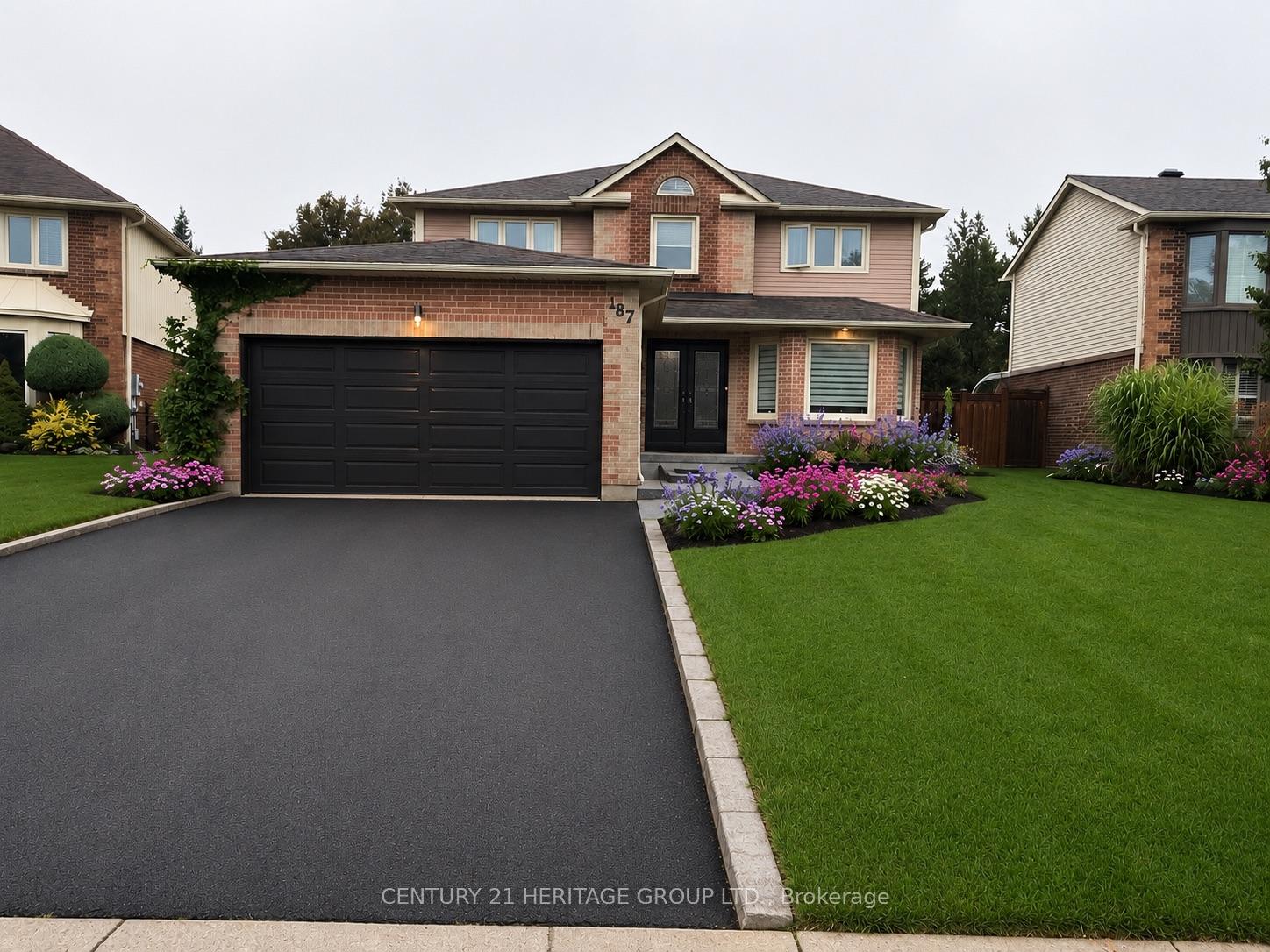 187 Glenway Circle, Newmarket, On L3y 7s5