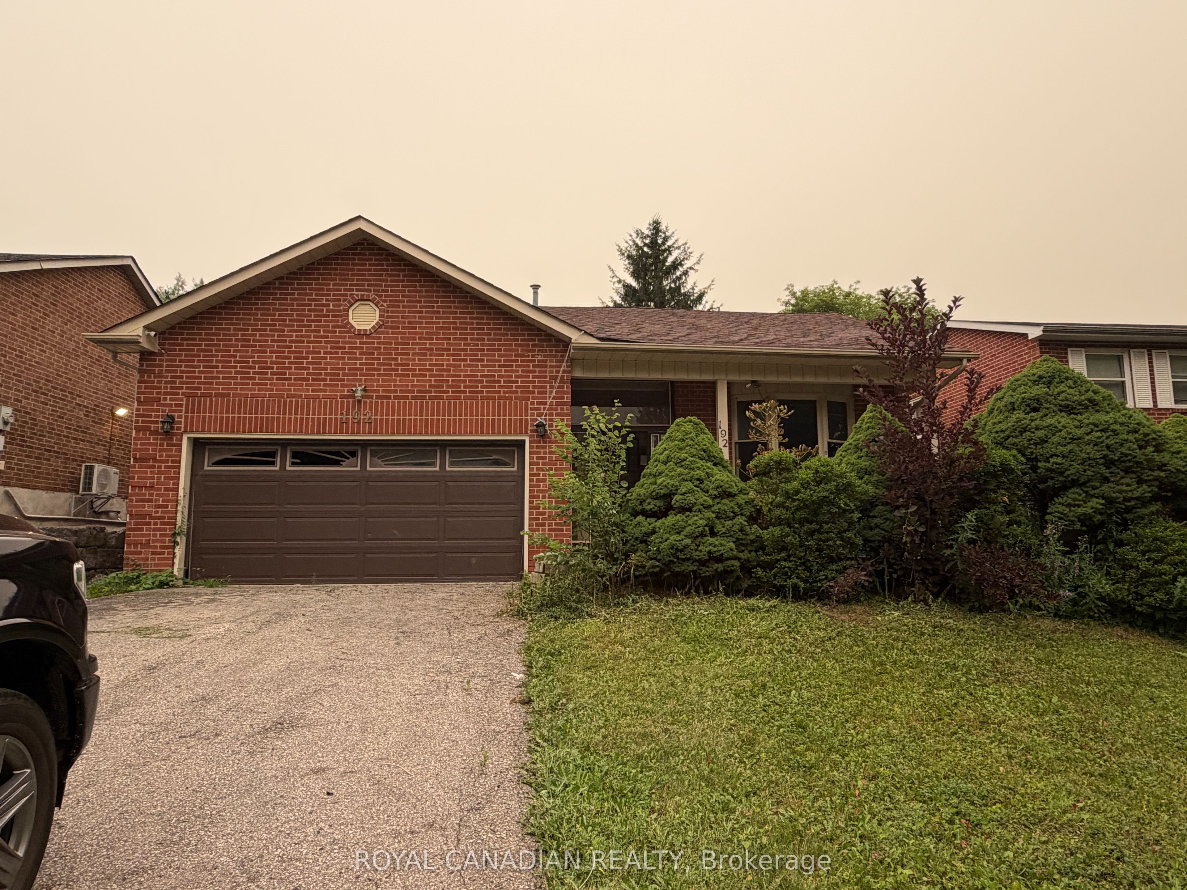 192 Harrison Drive, Newmarket, On L3y 6b9