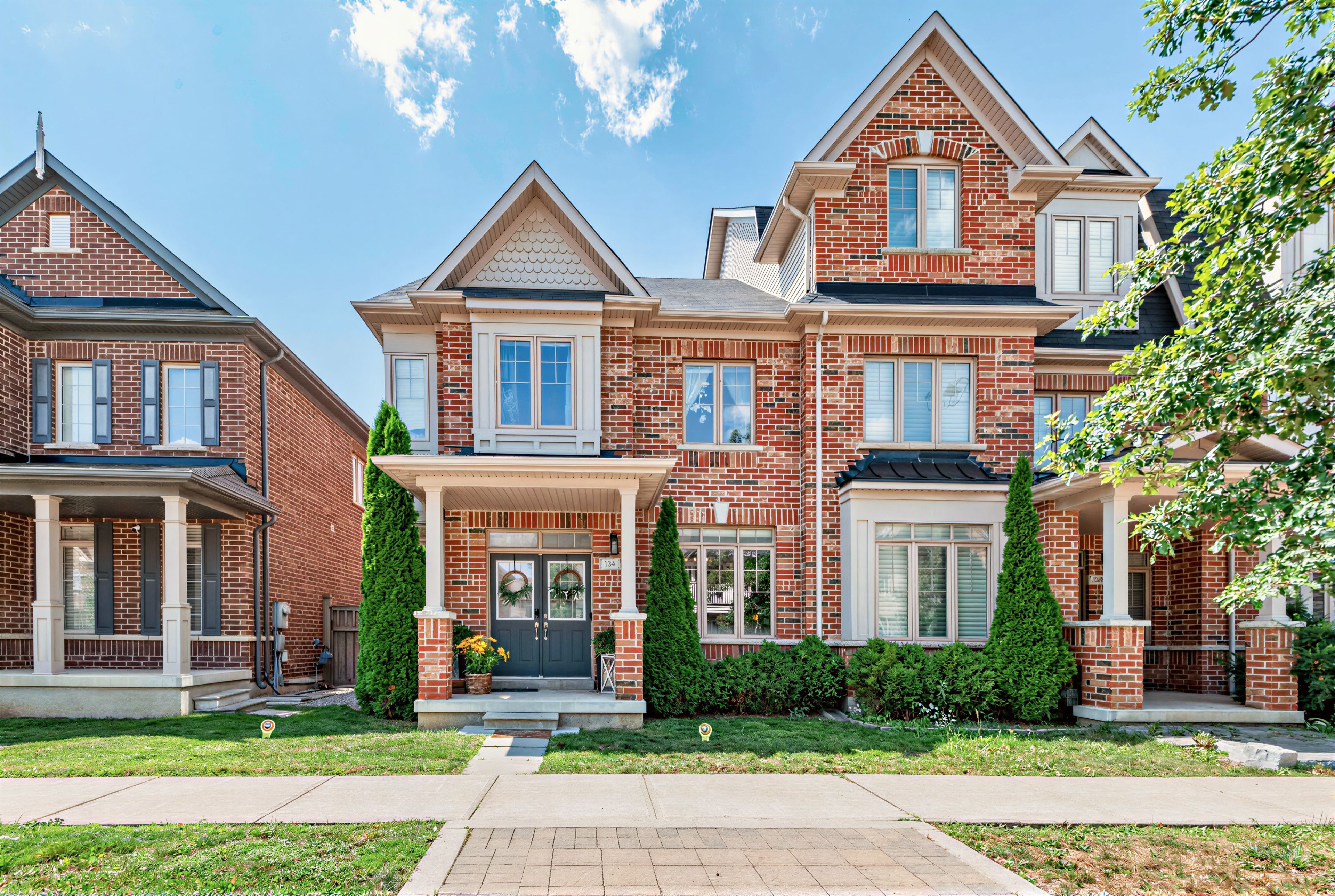124 Barons Street, Vaughan, On L4h 3y3