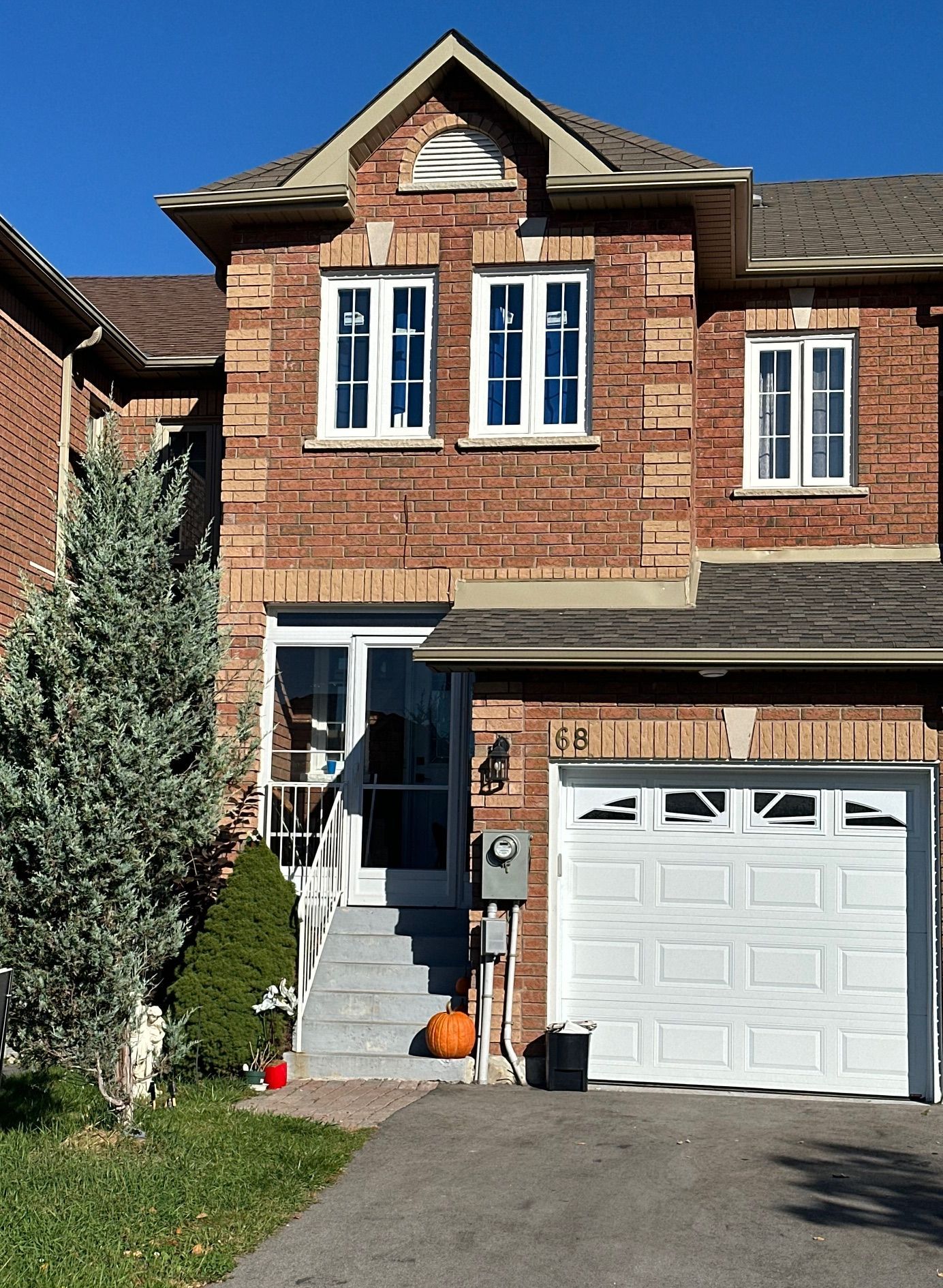 68 Denton Circle, Vaughan, On L6a 2n4