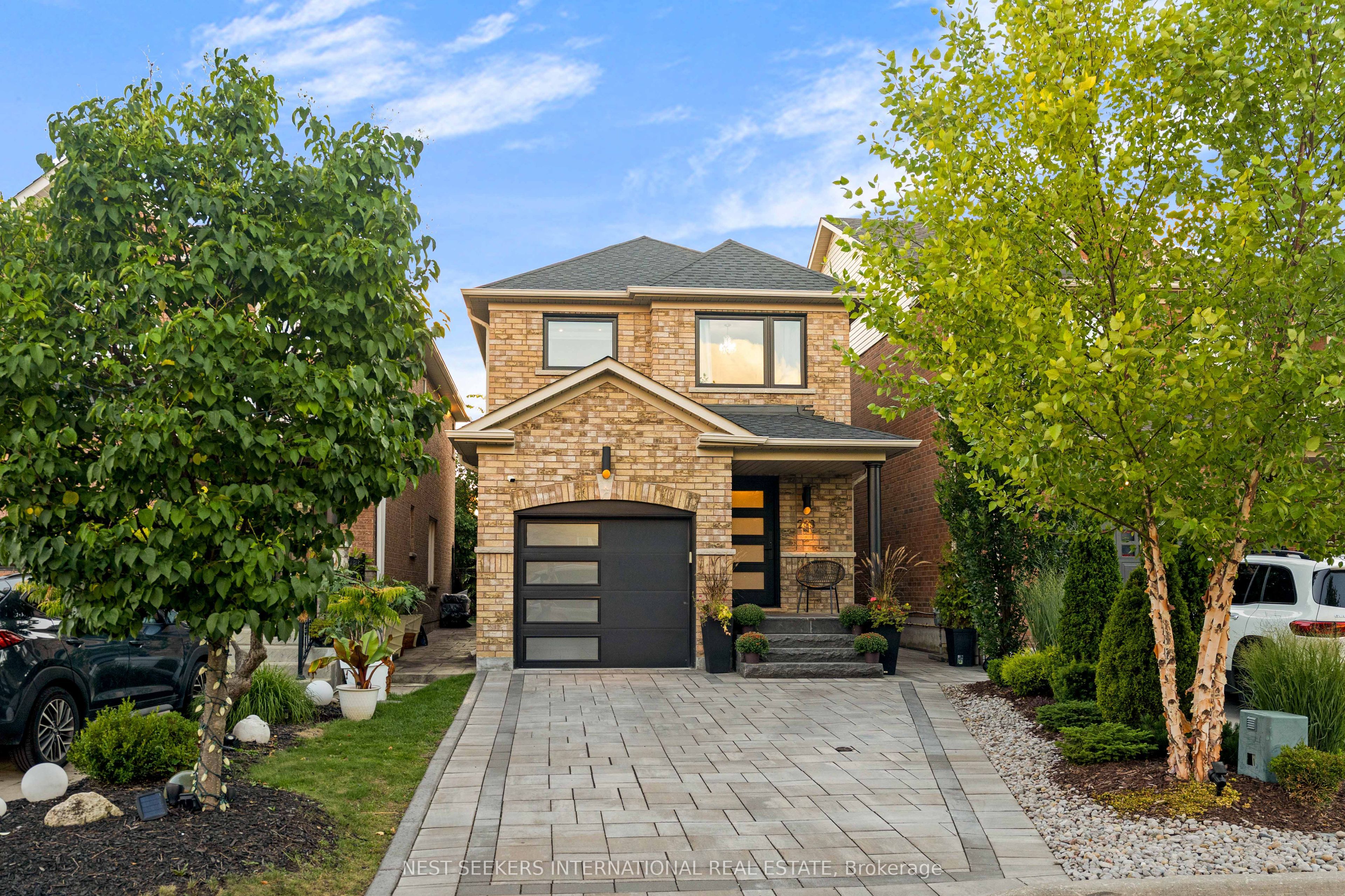 233 Venice Gate Drive, Vaughan, On L4h 0g1